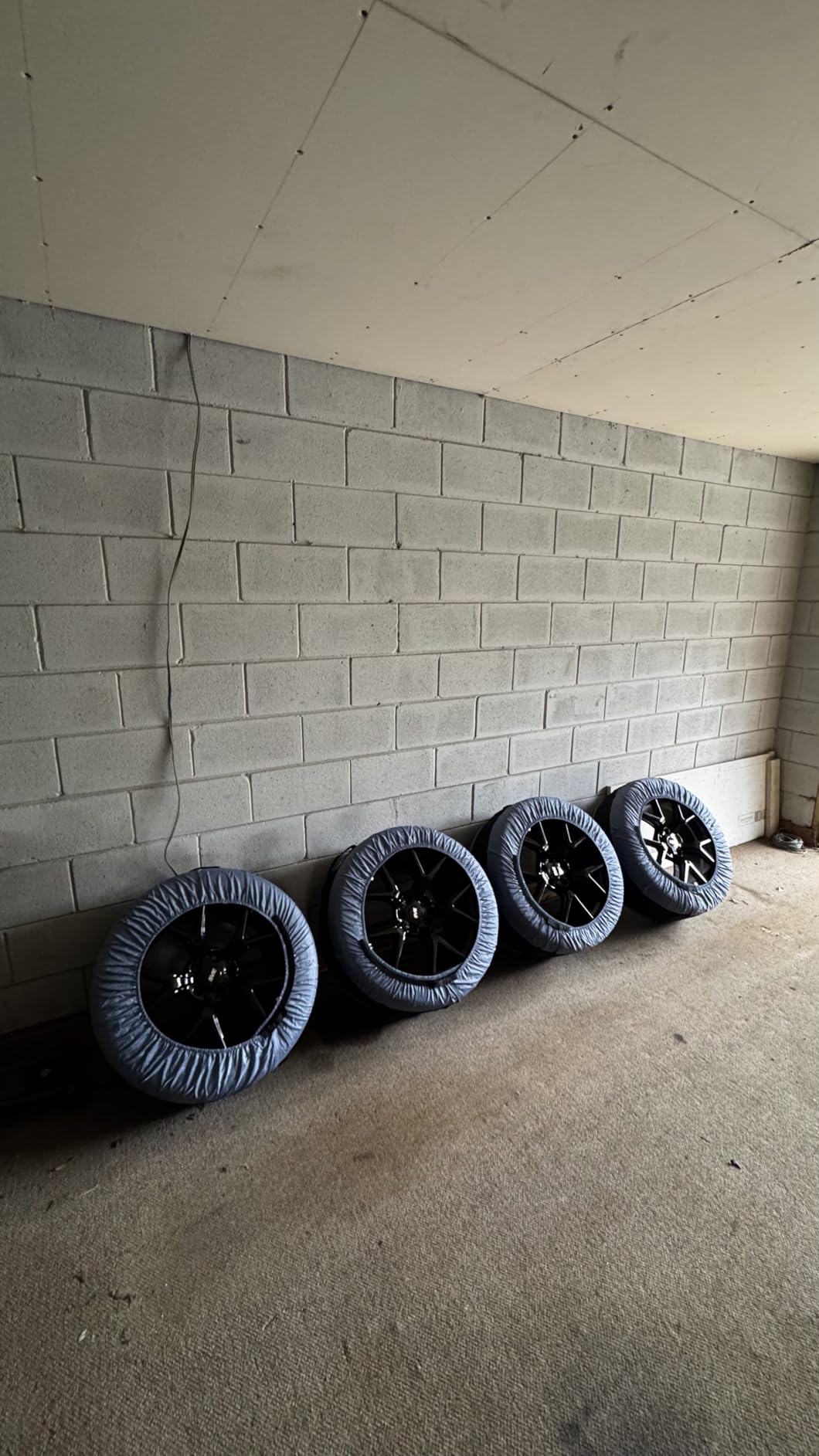 Kurgo Seasonal Tire Tote | Spare Tire Cover | Portable Wheel Bags | Winter Tire Cover | Eco-Friendly Tire Totes | Handle for Easy Transportation | Universal Fit customer photo 2