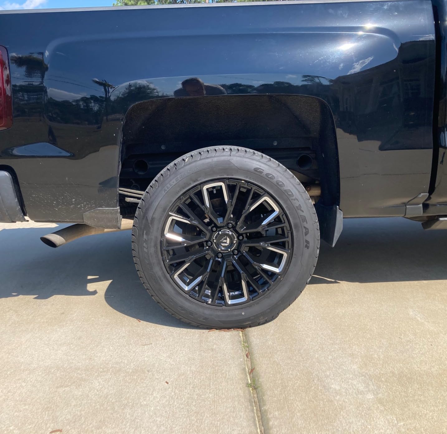 Husky Liners - Rear Wheel Well Guards | 2014-2018 Chevrolet Silverado 1500, 15-19 Silverado 2500/3500, 2019 Silverado 1500 LD w/Single Rear Wheels - Black, 2 Pc. | 79011 customer photo 1