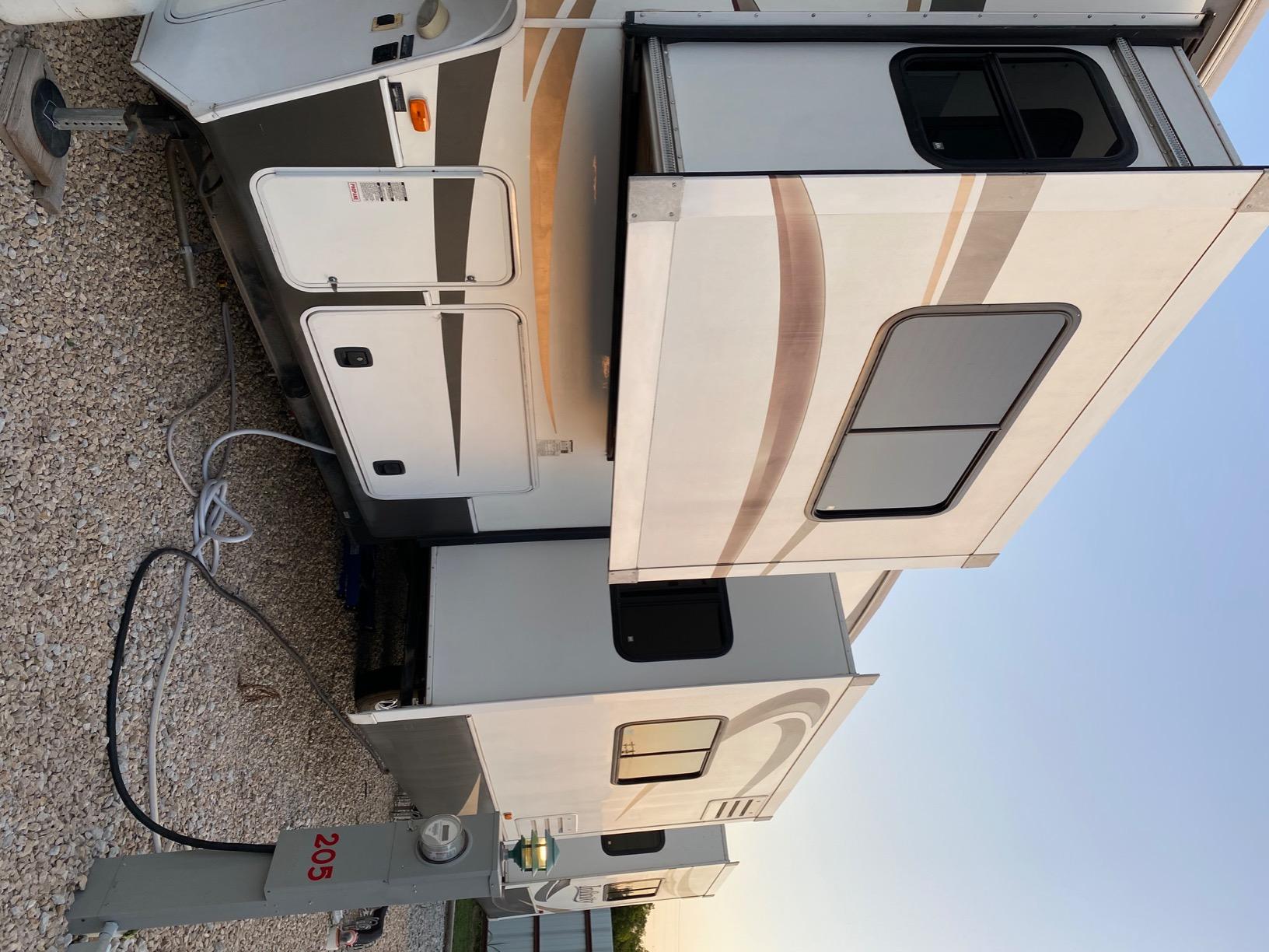 Mothers California Gold Waterless Wash & Wax, 24 oz. - Quick & Easy Car Care Without Water, Spray On & Wipe Off Ultra-Slick Formula Safely Removes Dirt & Grime Scratch-Free (05644) customer photo 2