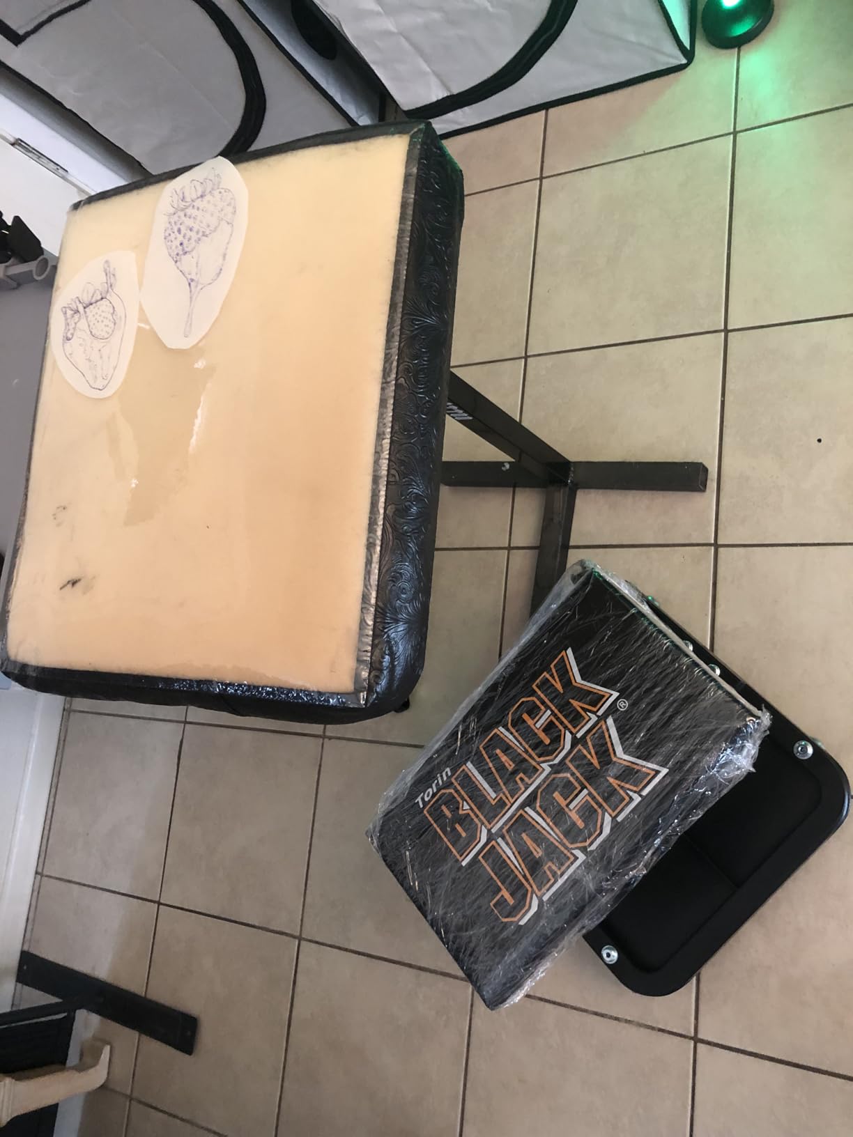 Torin TR6100W BlackJack Rolling Creeper Garage/Shop Seat: Padded Mechanic Stool with Tool Tray Storage, Black customer photo 1