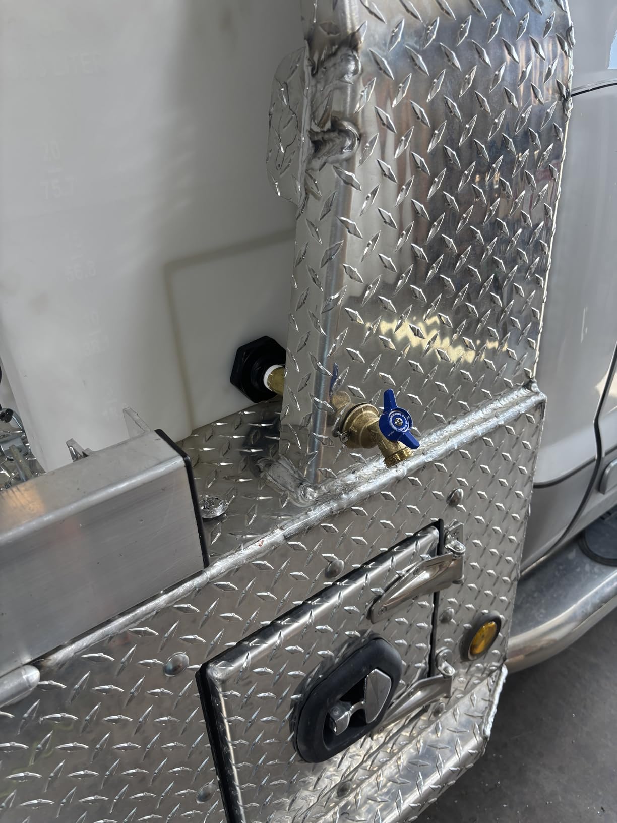 RomoTech 82123899 Polyethylene Domed Reservoir Water Tank, 26 gallon, Made In The USA Poly Tank For Water and Non-Flammable Liquids, Rust and Corrosion Proof customer photo 2