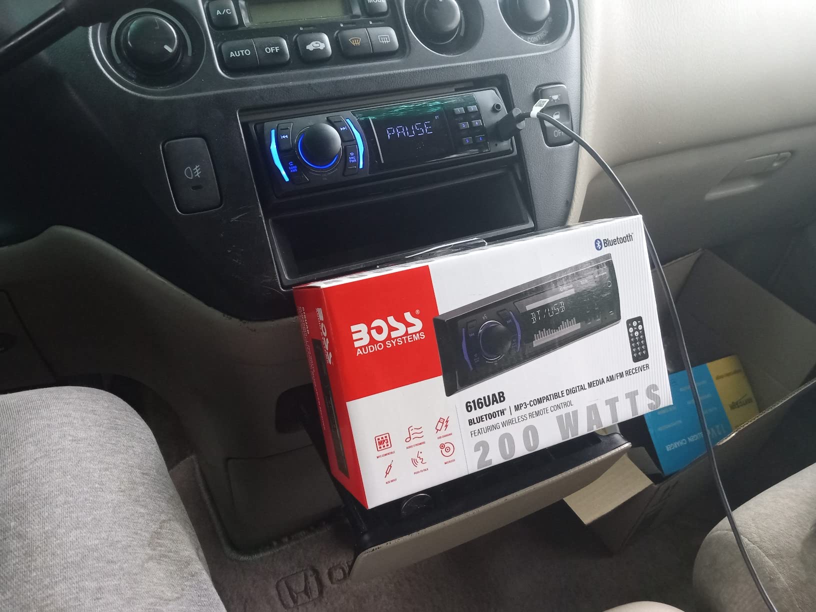 BOSS Audio Systems 616UAB Car Stereo With Bluetooth - Single DIN, MP3, USB, Aux-in, AM/FM, No CD DVD Player customer photo 1