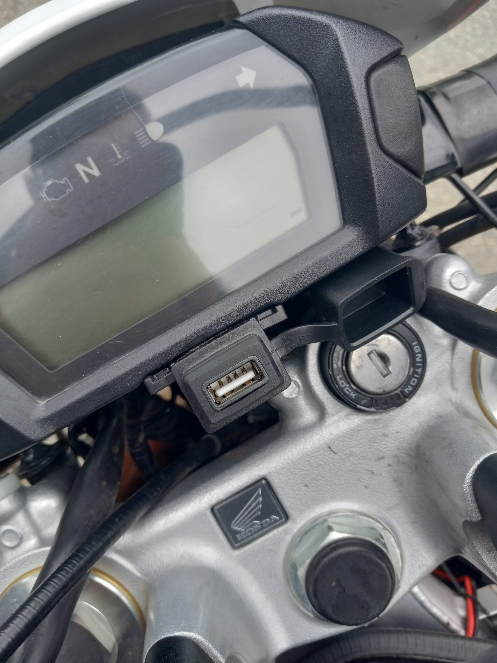 MOTOPOWER MP0609A 3.1Amp Motorcycle USB Port Kit SAE to USB Adapter On Motorcycle customer photo 2