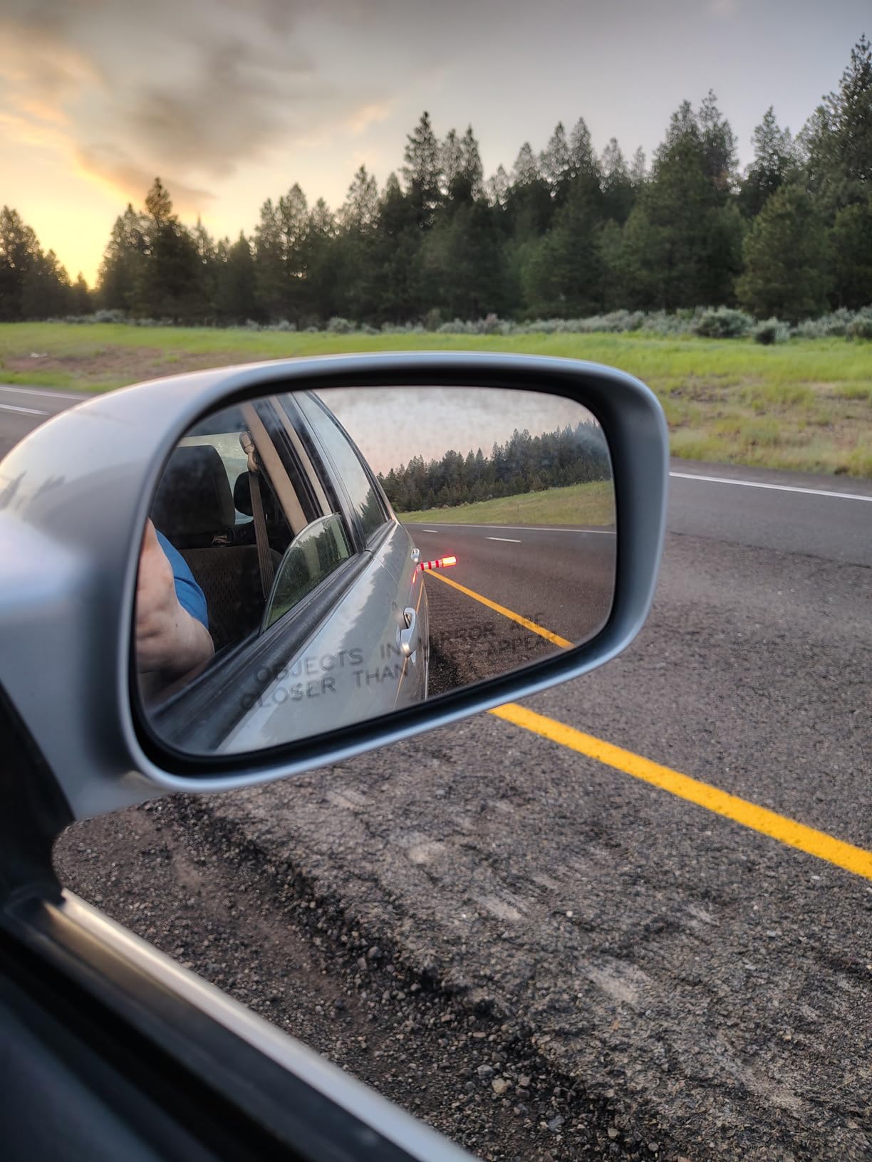 Twinkle Star Emergency Roadside Flares Kit LED Safety Strobe Road Warning Light Highway Beacon Alert Flare with Magnetic Base, Detachable Stand, Solid Storage Case (Set of 4) customer photo 1