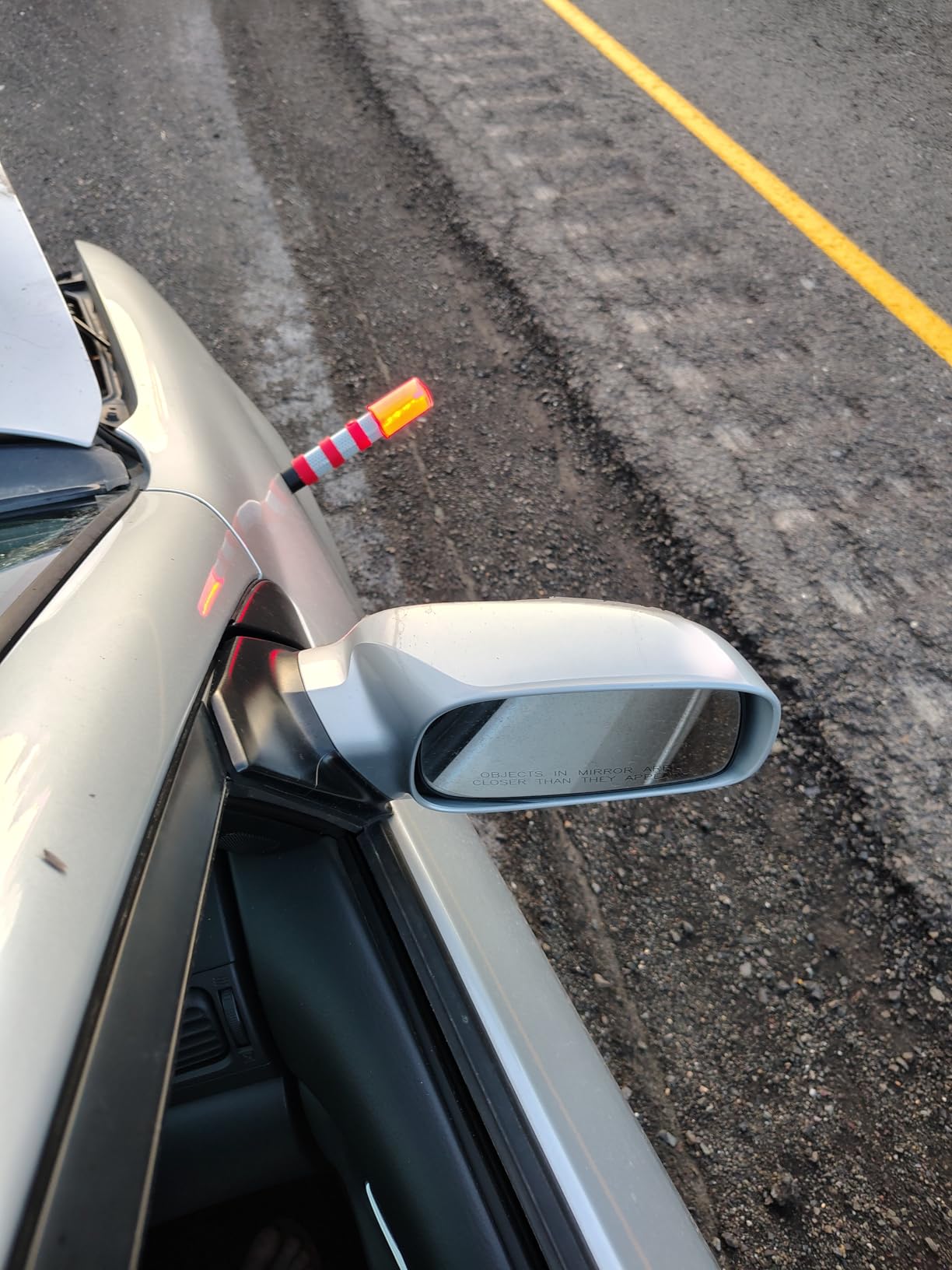 Twinkle Star Emergency Roadside Flares Kit LED Safety Strobe Road Warning Light Highway Beacon Alert Flare with Magnetic Base, Detachable Stand, Solid Storage Case (Set of 4) customer photo 2