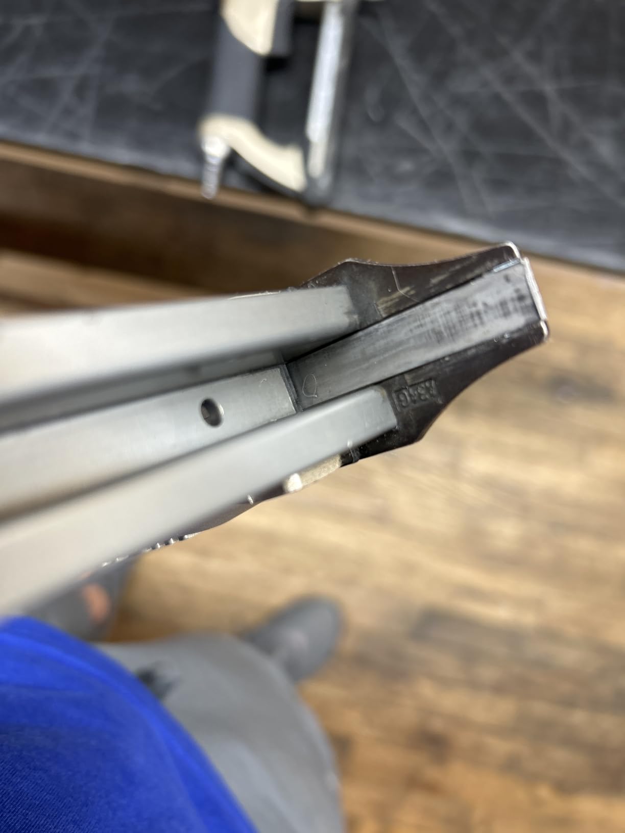 meite MT7116 Pneumatic Staple Gun, 22 Gauge 71 Series 3/8-Inch Crown 1/4-Inch to 5/8-Inch Length Air Upholstery Stapler Gun customer photo 2