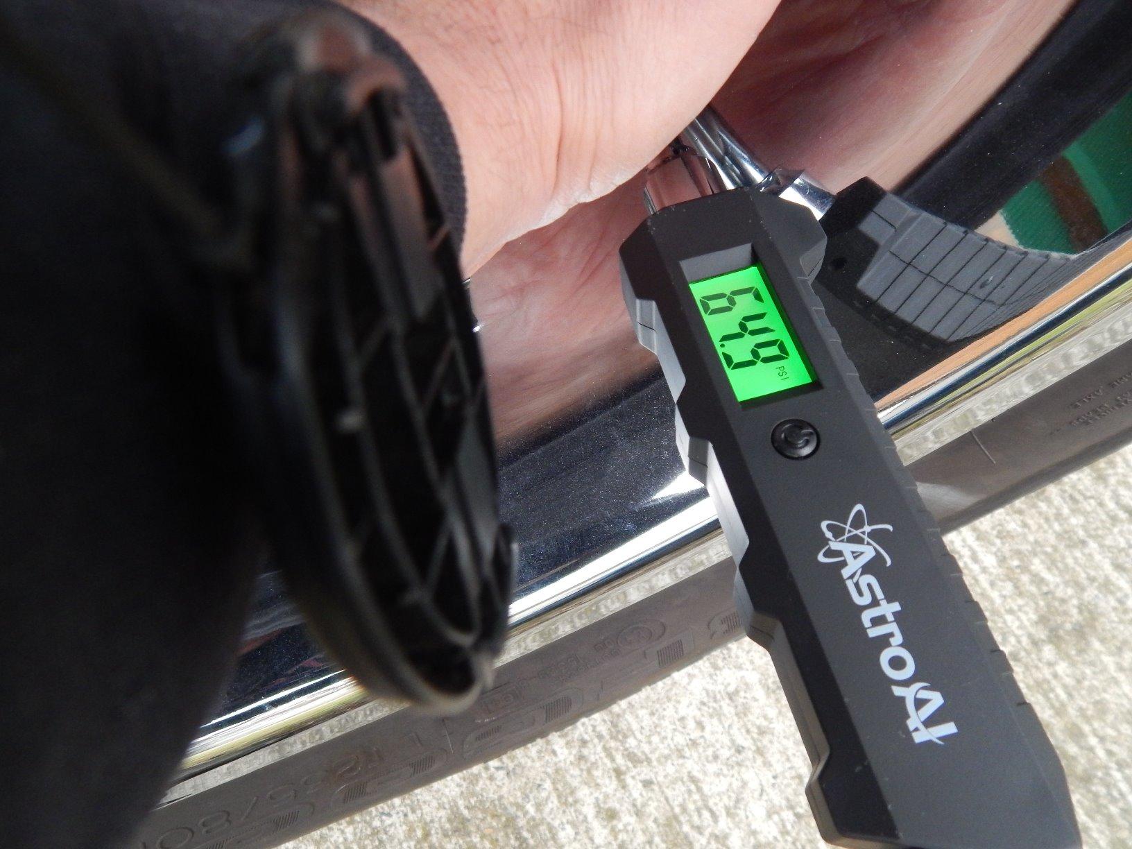 Heavy Duty Digital Tire Pressure Gauge 0-230 PSI Calibrated to ANSI B40.7 Grade 2A (0.5%) with Backlit LCD & Flashlight, Stainless Steel for Truck RV Car Motorcycle Bike customer photo 1