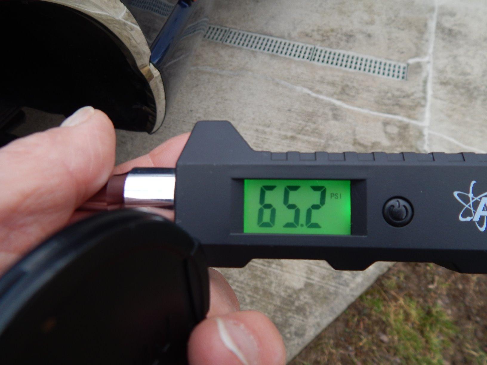 Heavy Duty Digital Tire Pressure Gauge 0-230 PSI Calibrated to ANSI B40.7 Grade 2A (0.5%) with Backlit LCD & Flashlight, Stainless Steel for Truck RV Car Motorcycle Bike customer photo 2