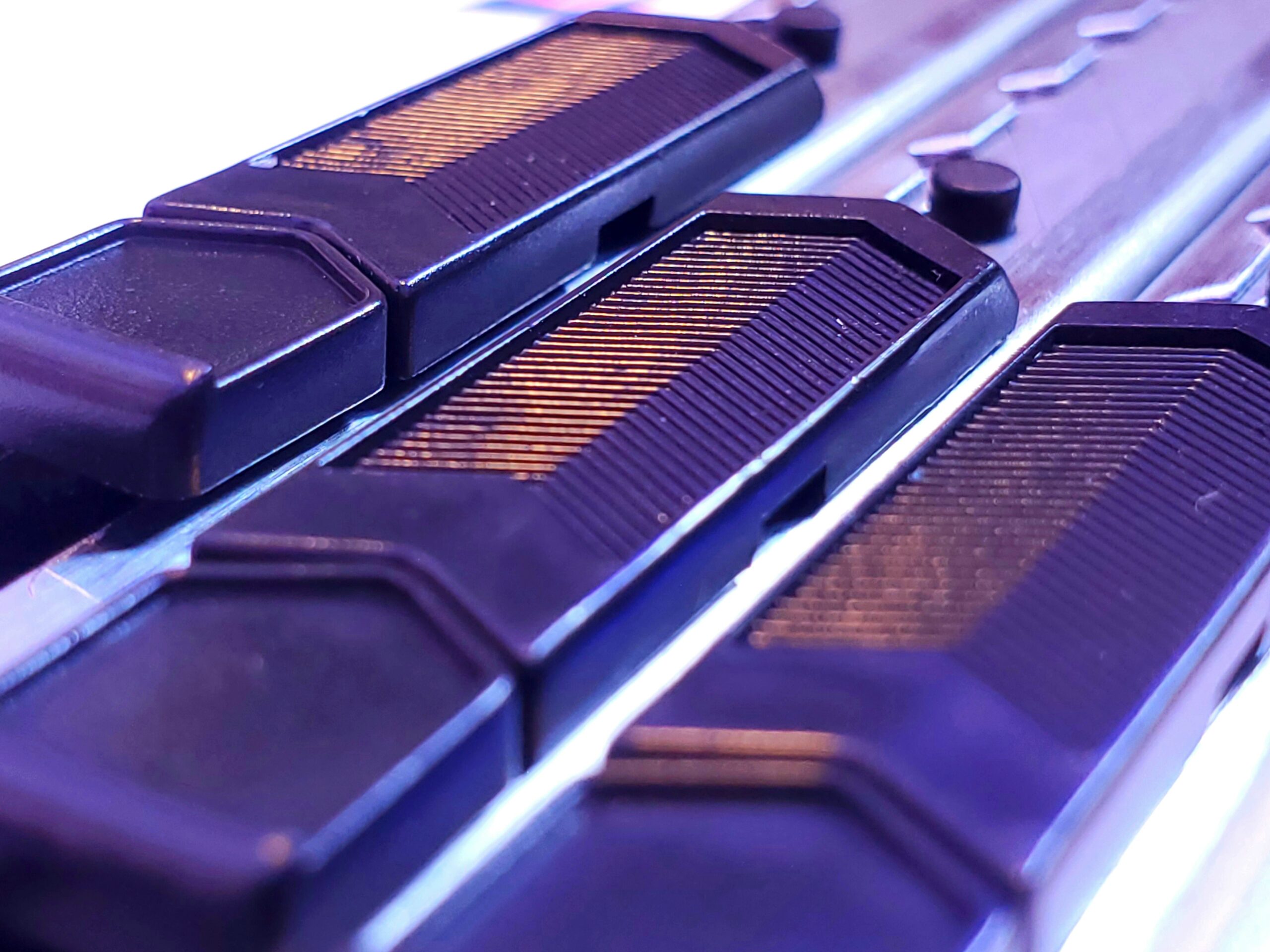 FOSHIO Utility knife Retractable with 30 Degree Snap Off Blade 9MM Box Cutter Knife, Office Vinyl and Paper Cutting Craft Knives, Pack of 3 customer photo 1