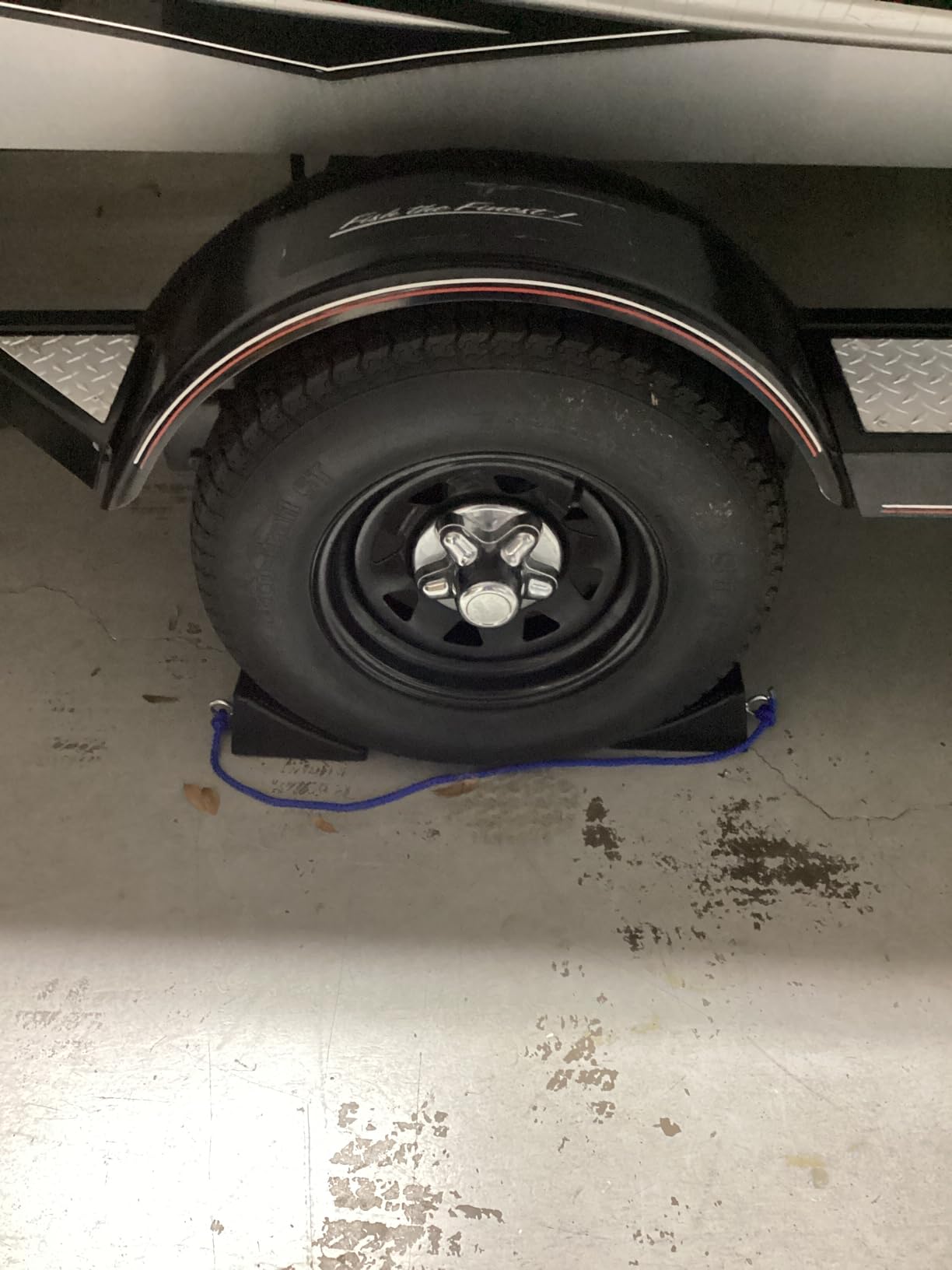 MaxxHaul Rubber Wheel Chock 2 Pack, Large 10