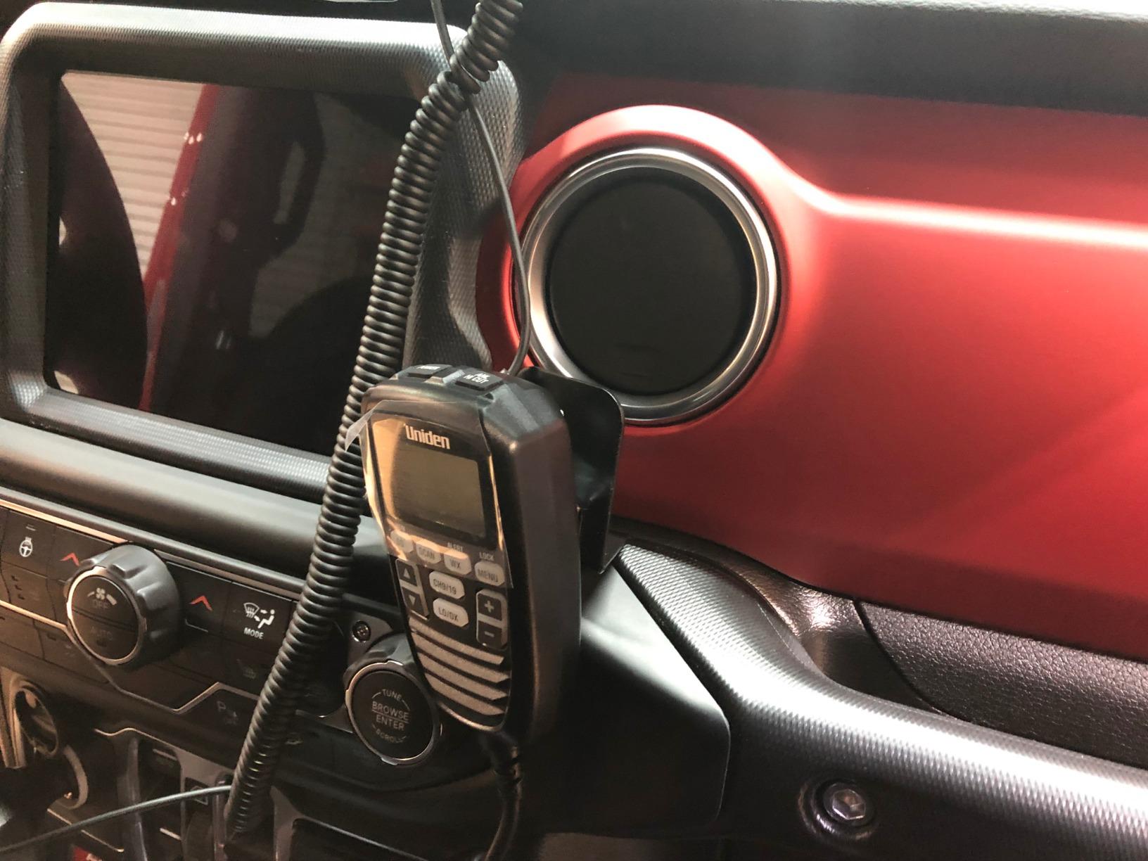 Uniden CMX760 Bearcat Off Road Series Compact Mobile CB Radio, 40-Channel Operation, Ultra-Compact for Easy Mounting, Large 7-Color Backlit LCD Display on Mic with Built-in Speaker Mic, Black customer photo 1