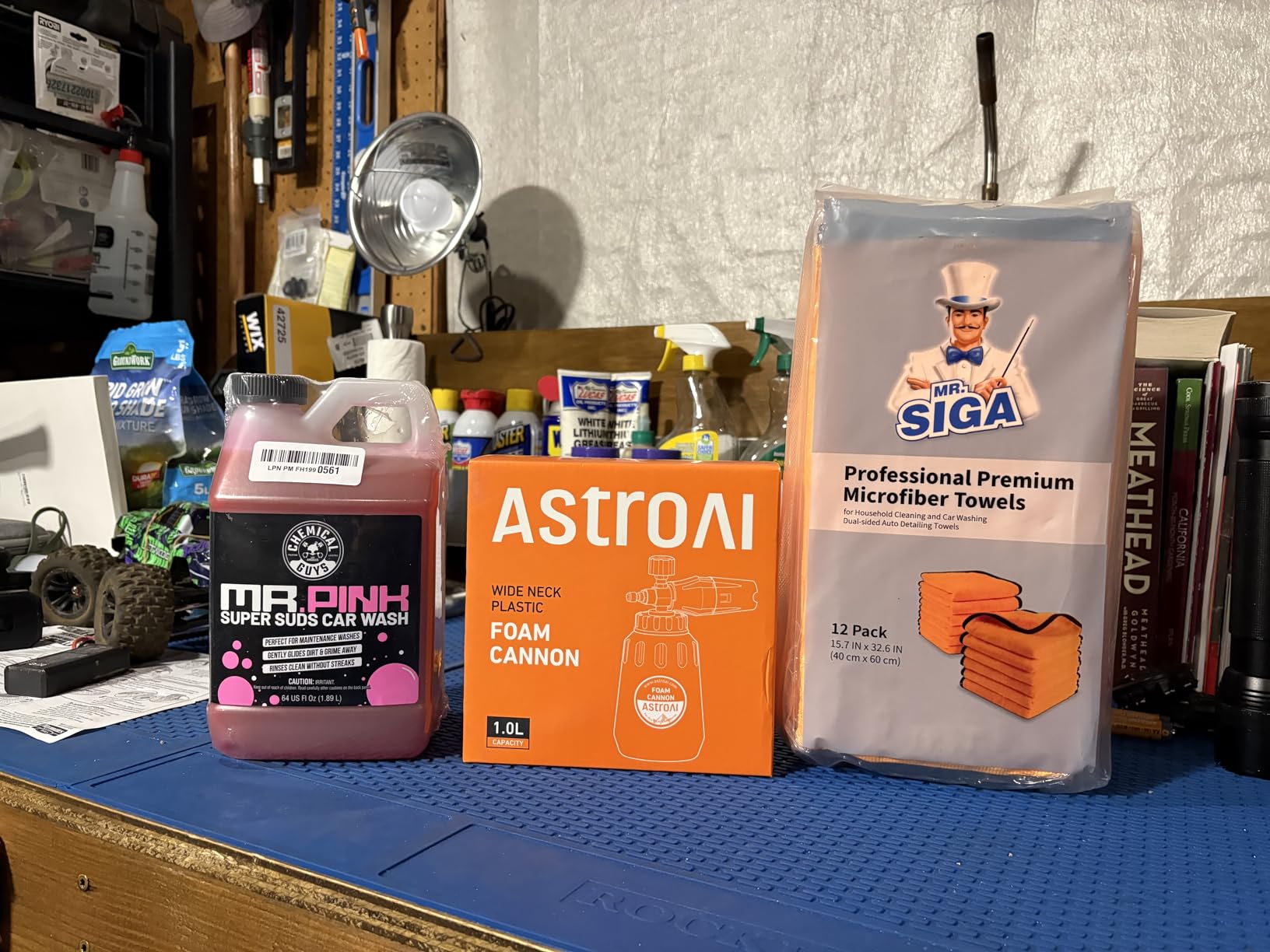 Chemical Guys Mr. Pink Car Wash Soap - 64 oz Super Suds Foaming Car Wash Soap for Cannon, Blaster, or Bucket Washing - pH Balanced, Safe on Wax, Sealant, Ceramic, and Clear Coat Finishes customer photo 2