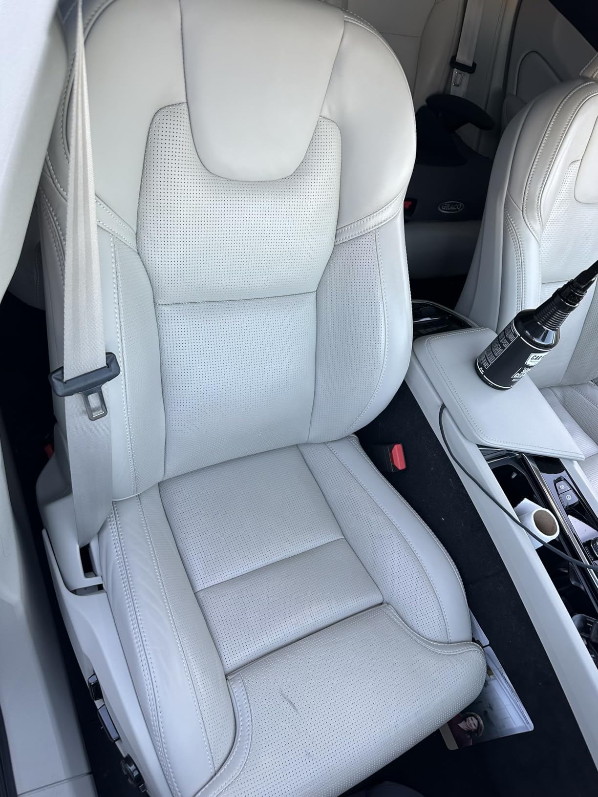 CAR GUYS Super Cleaner | Effective Car Interior Cleaner | Leather Car Seat Cleaner | Stain Remover for Carpet, Upholstery, Fabric, and Much More! | 18 Oz Kit with Microfiber Towel customer photo 1