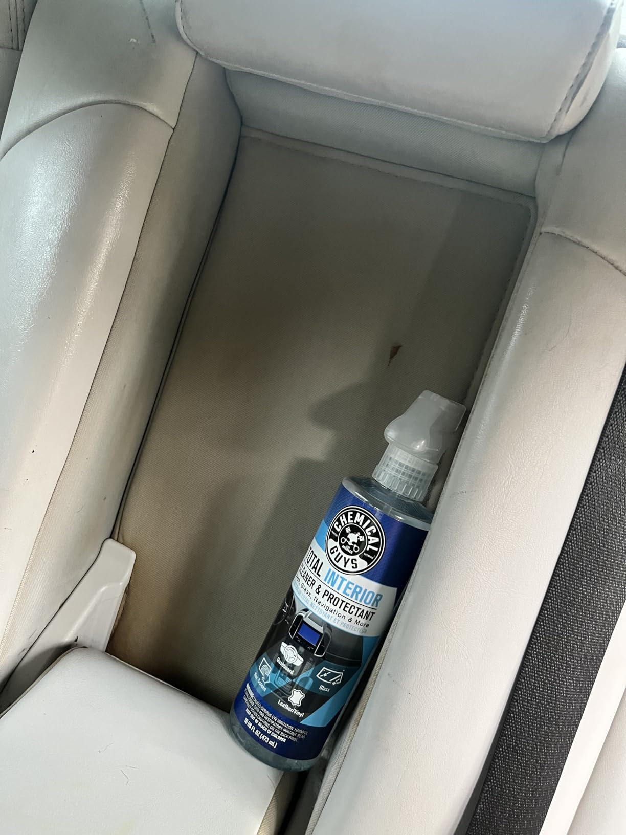 Chemical Guys Total Interior Cleaner & Protectant Interior Cleaner, Cleans & Protects Leather, Vinyl, Plastic, Rubber, Glass with a Streak-Free Finish - Cars, Trucks, SUVs, RVs, 16 oz customer photo 2