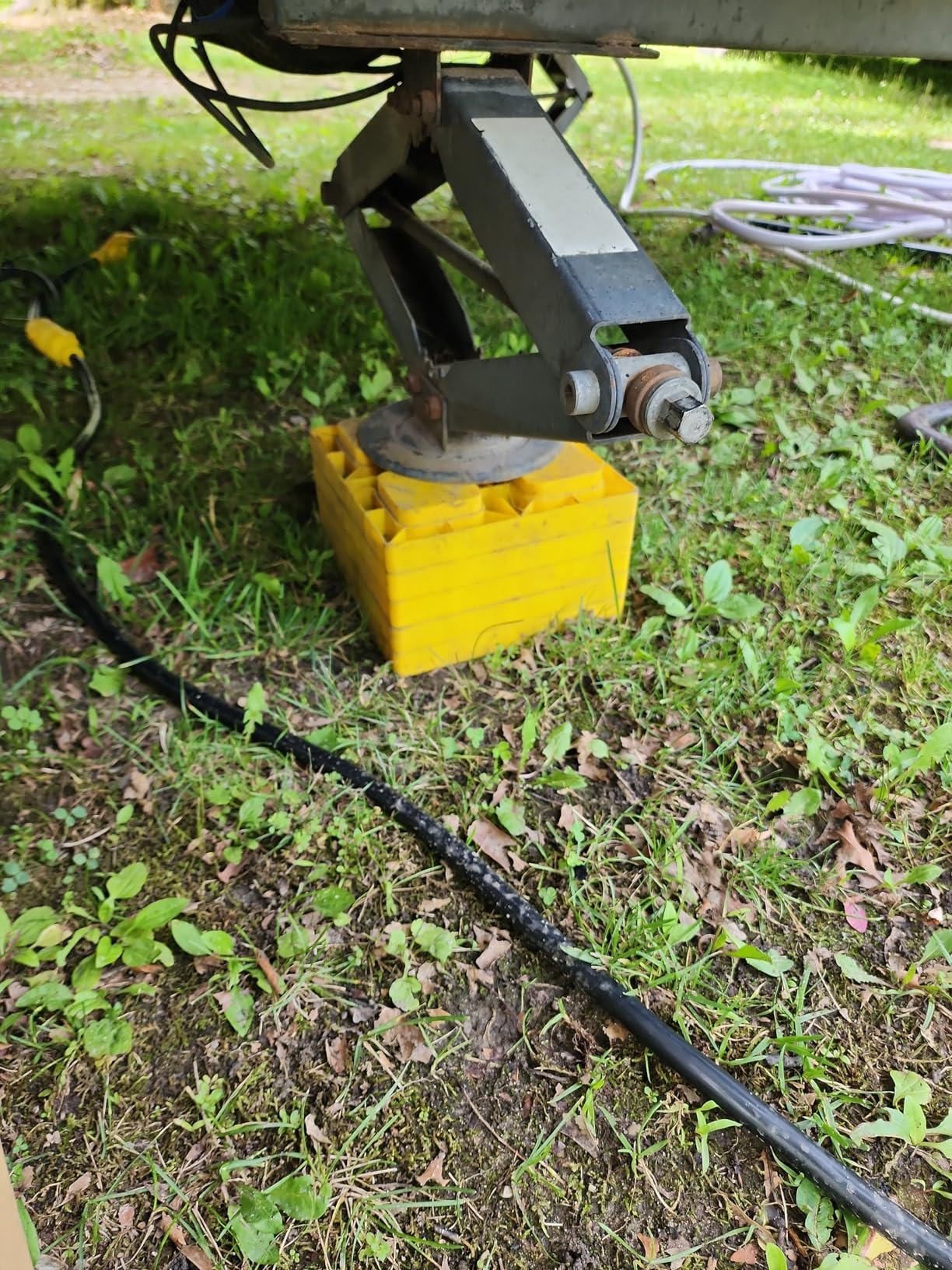 Camco RV Leveling Blocks - Features Interlocking Nested Design & Storage Bag for RV Storage and Organization - Each Leveling Block Measures 8.5