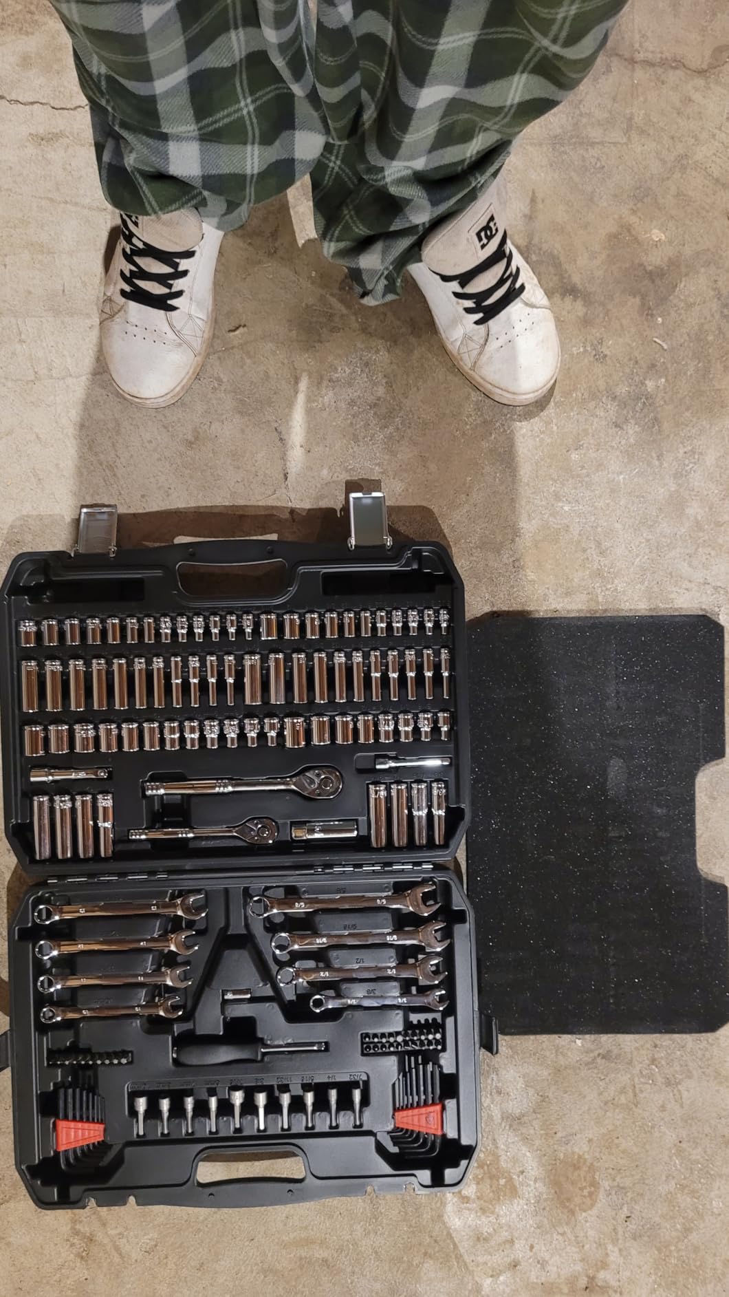 Amazon Basics Mechanic's Tool Socket Set With Case, 123-Piece customer photo 1