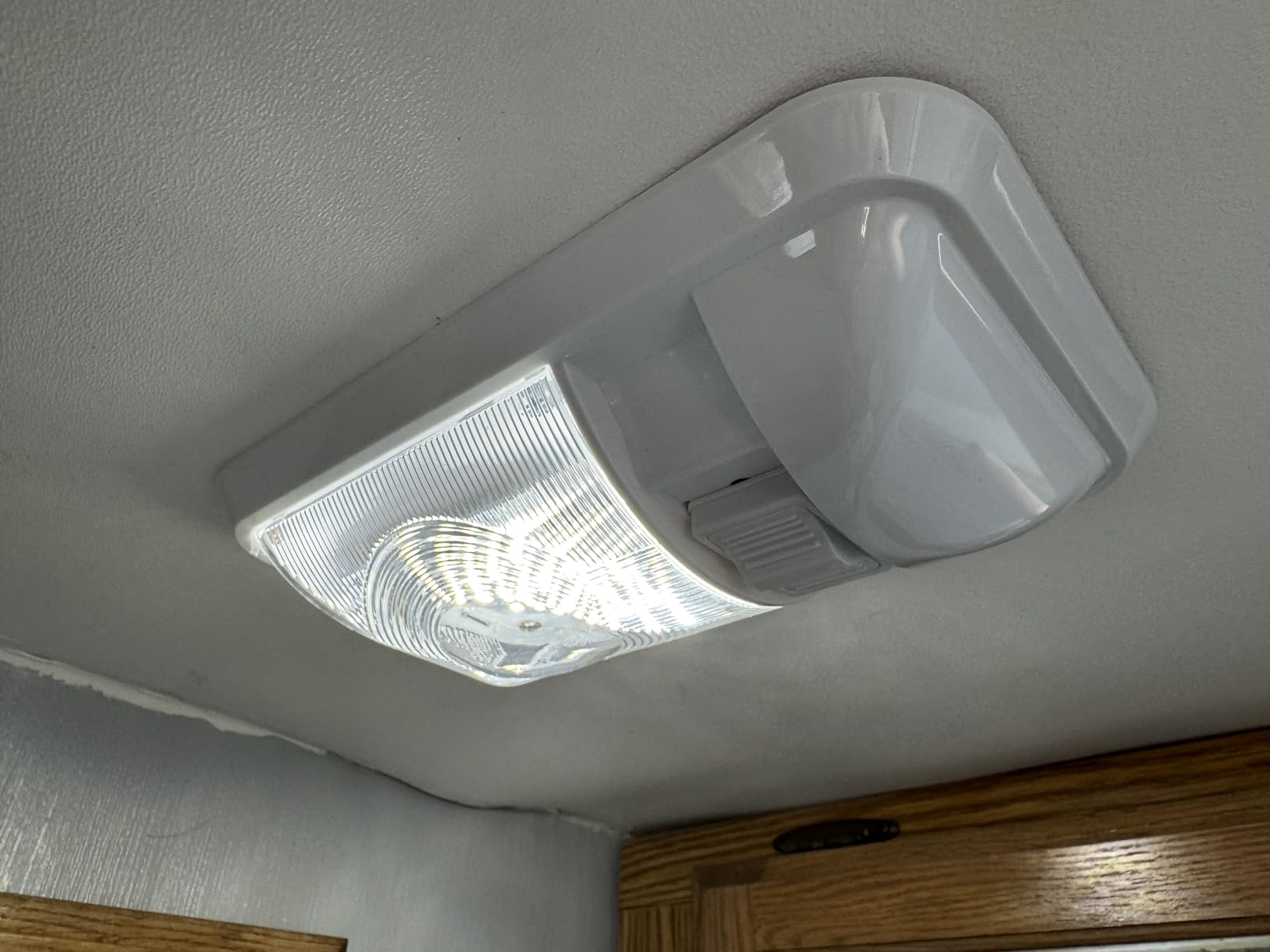 Leisure LED 5 Pack 12V Led RV Ceiling Dome Light RV Interior Lighting for Trailer Camper with Switch, Single Dome 300LM (Natural White 4000-4500K, 5-Pack) customer photo 1