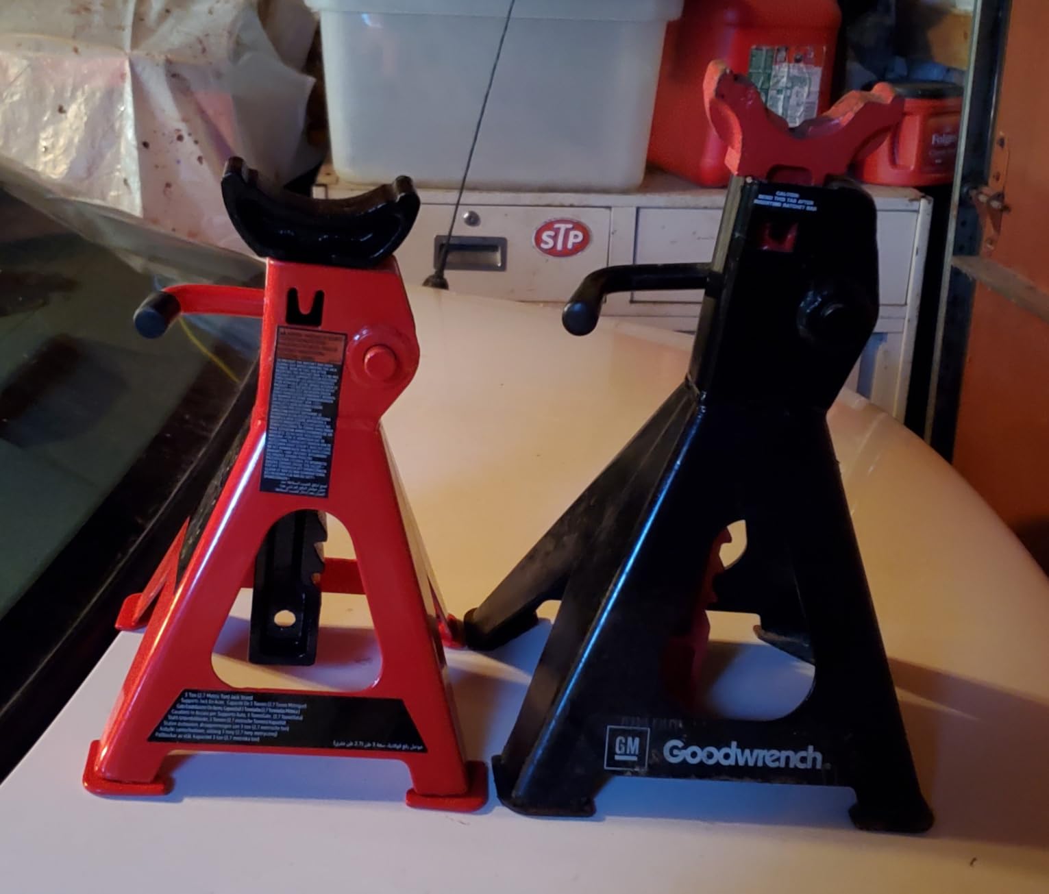 Amazon Basics Steel Jack Auto Stands, 3 Ton (2.7 metric Ton) Capacity, Easy to Use, Adjustable Height, 6,000 lb, 1 Pair, Black and Red customer photo 1