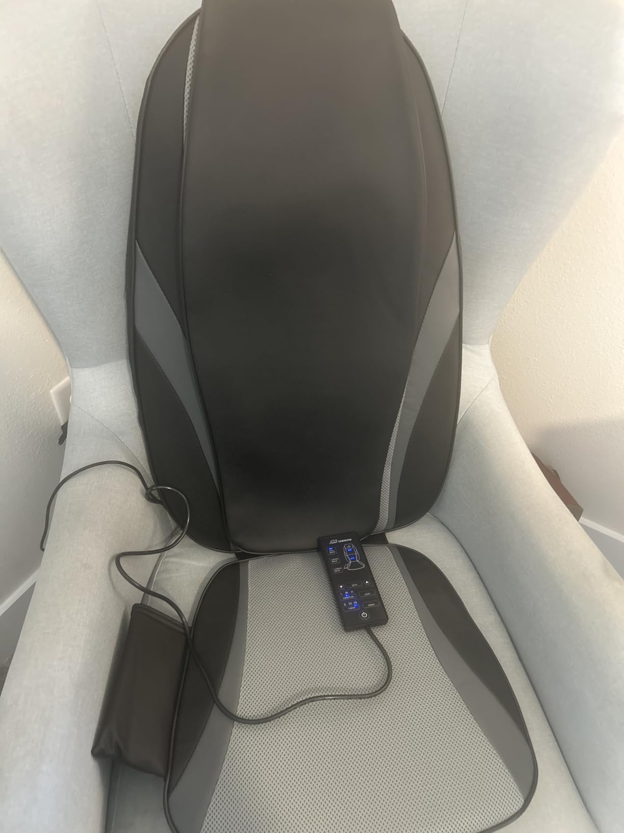 Snailax Shiatsu Back Massager with Heat Massage Chair Pad Kneading Back Massager for Pain Relief Deep Tissue Chair Massage Pad for Office Home customer photo 2