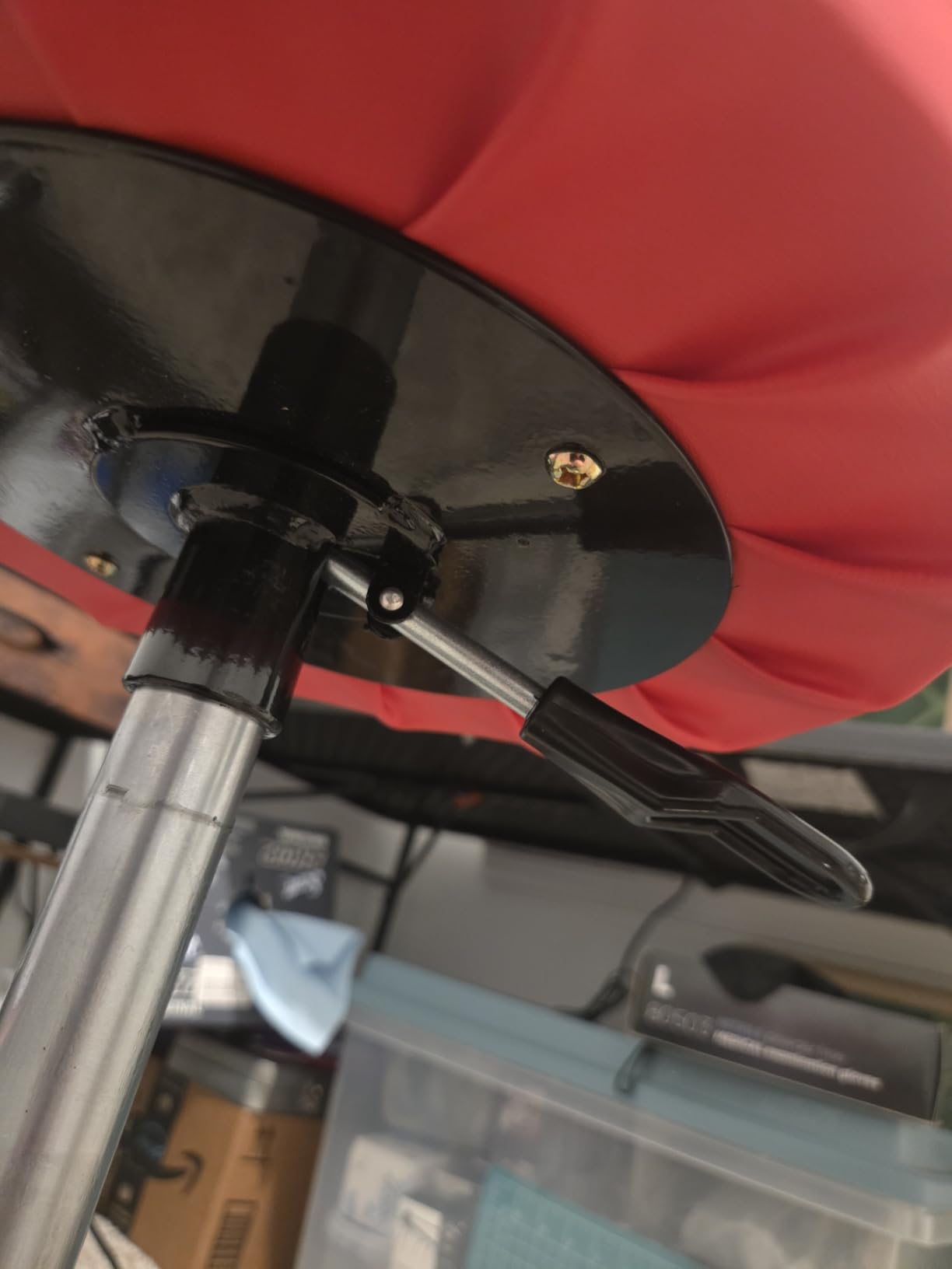 MaxWorks 80771 Pneumatic Roller Seat/Creeper with Adjustable Height - 300 lb Capacity customer photo 1