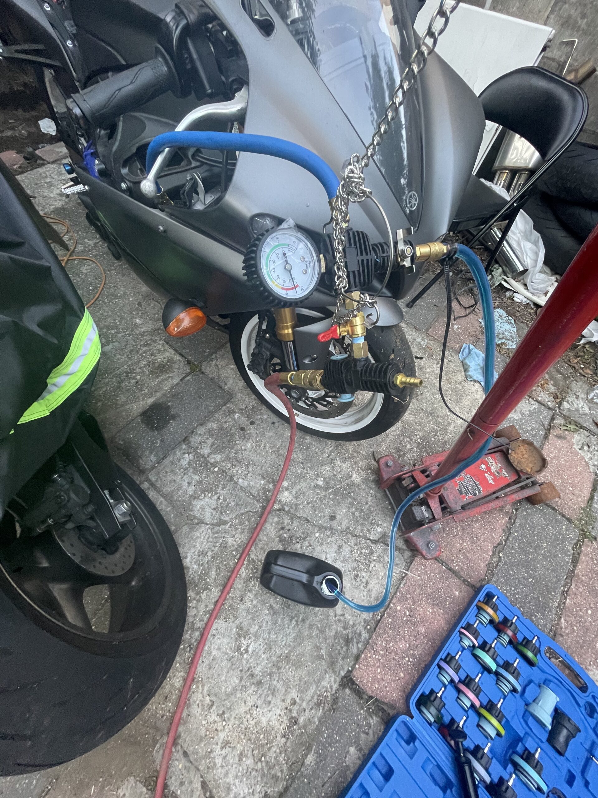 DAYUAN 28pcs Universal Radiator Pressure Tester Kit, Coolant Pressure Tester Kit Coolant Vacuum Refill Kit for Cooling System customer photo 1