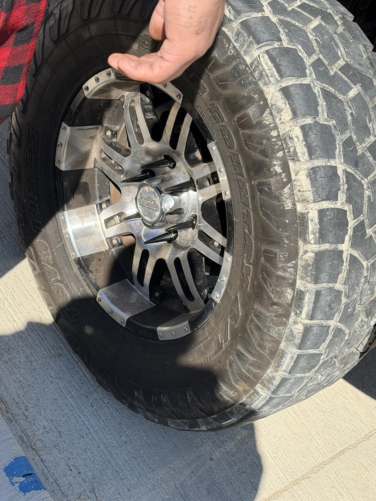 DYNOFIT 14mmx1.5 Spike Lug Nuts, 32PCS Chrome M14x1.5 Lug Nut, 4.4 inch Tall Closed End Nuts with 1 Socket Key Compatible with Chevy Silverado 1500 GMC Sierra 2500 3500,F250 F350 2003-2016 customer photo 1