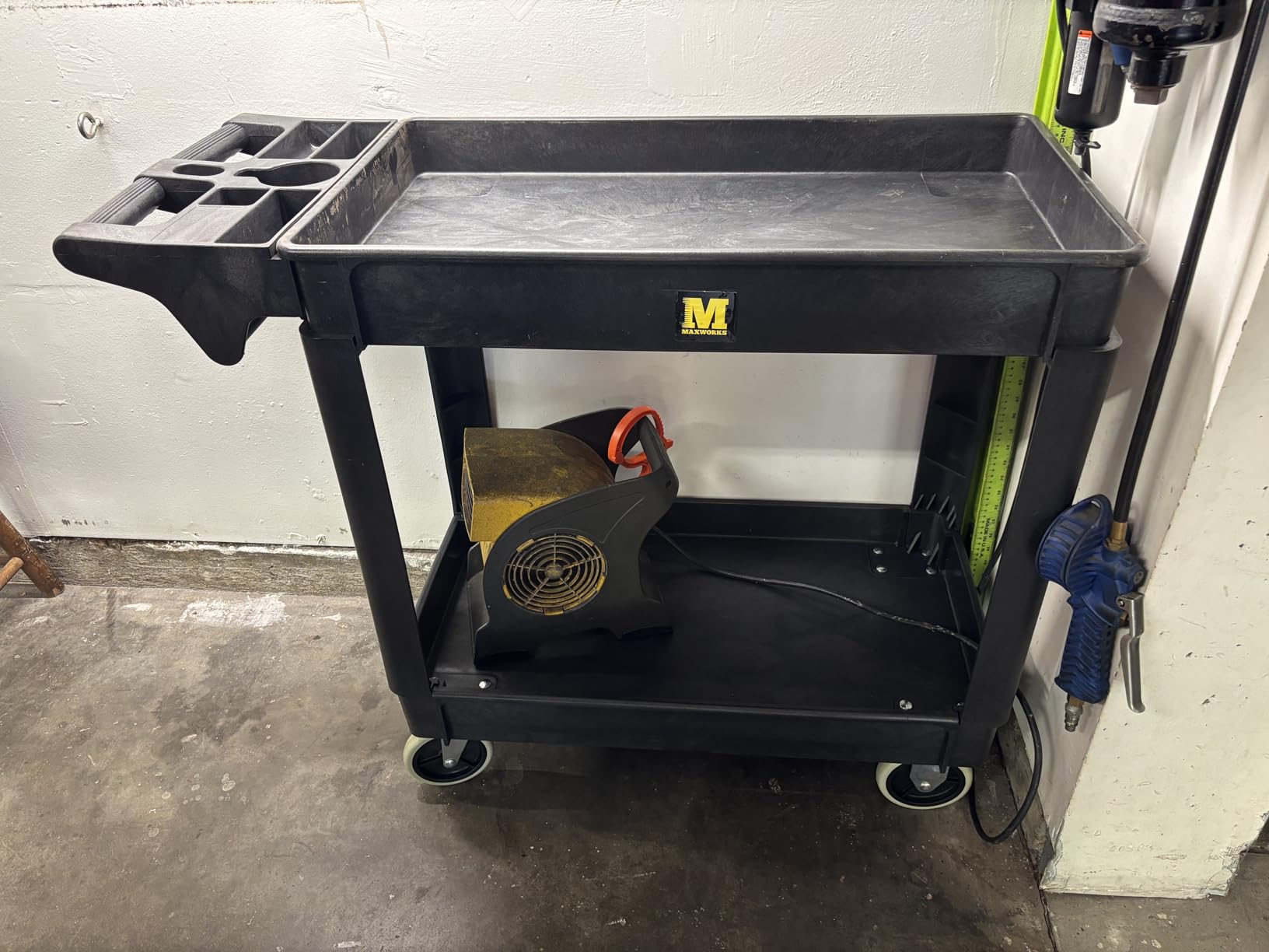 MaxWorks Heavy Duty 2-Shelf Service Cart 500 lb Capacity Polypropylene Utility Cart with 5 Inch Non-Marring Casters Deep Trays and Built-In Tool Storage for Garage Warehouse Workshop (80855) customer photo 2