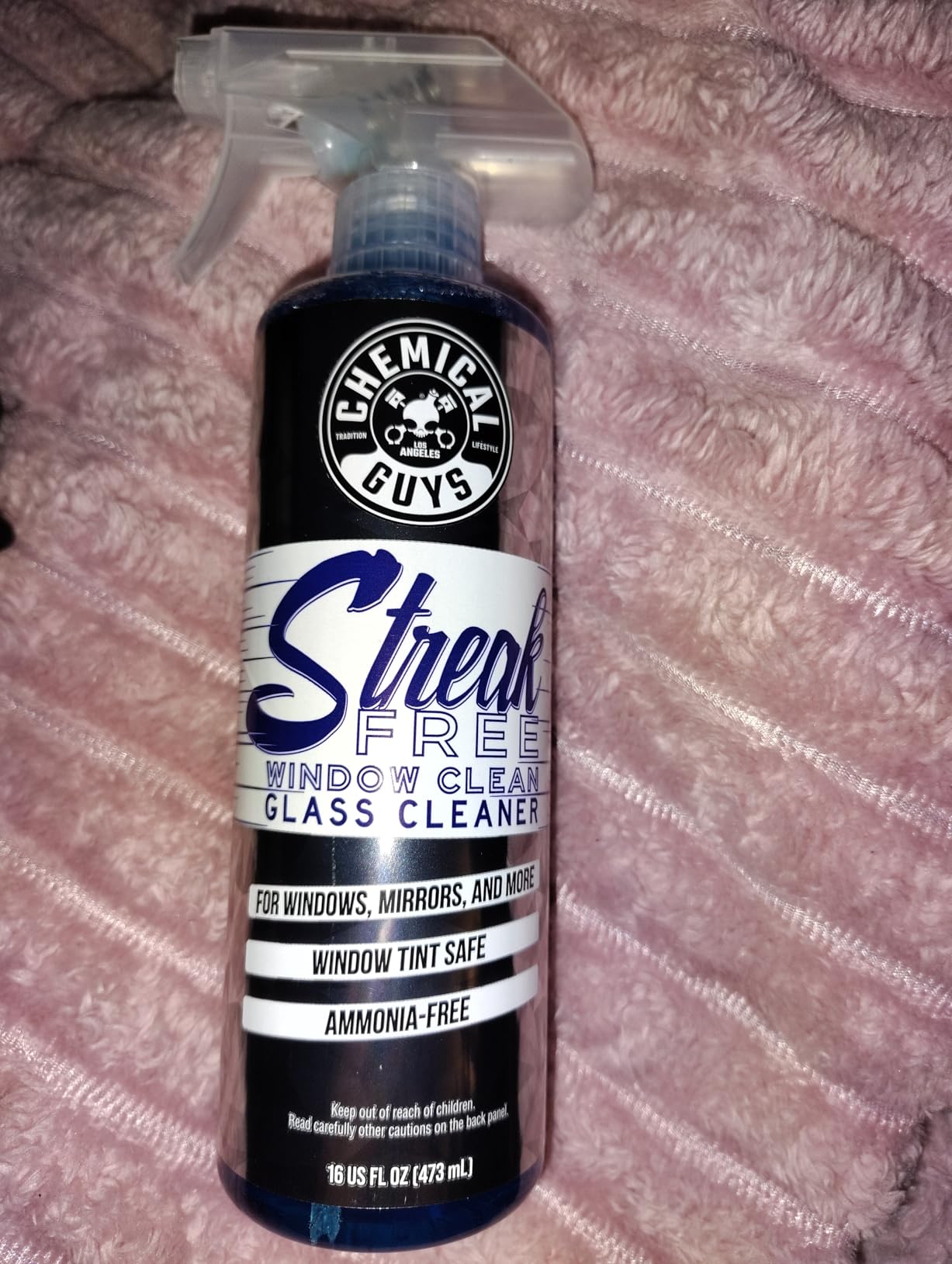Chemical Guys CLD30016 Streak Free Glass & Window Cleaner (Works on Glass, Windows, Mirrors, Navigation Screens & More; Car, Truck, SUV and Home Use), Ammonia Free & Safe on Tinted Windows, 16 fl oz customer photo 1
