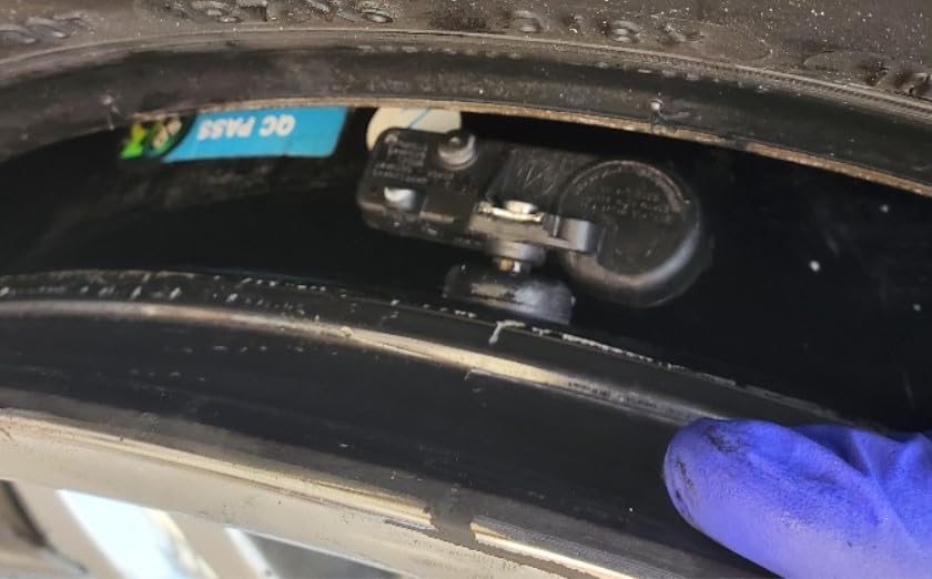 TPMS Sensor, GM 315Mhz Tire Pressure Monitoring Sensor Compatible for Chevy Silverado GMC Cadillac Buick Pontiac Saturn Hummer Saab Replace#13598771 13598772 13586335 13581558 4 Pack customer photo 1