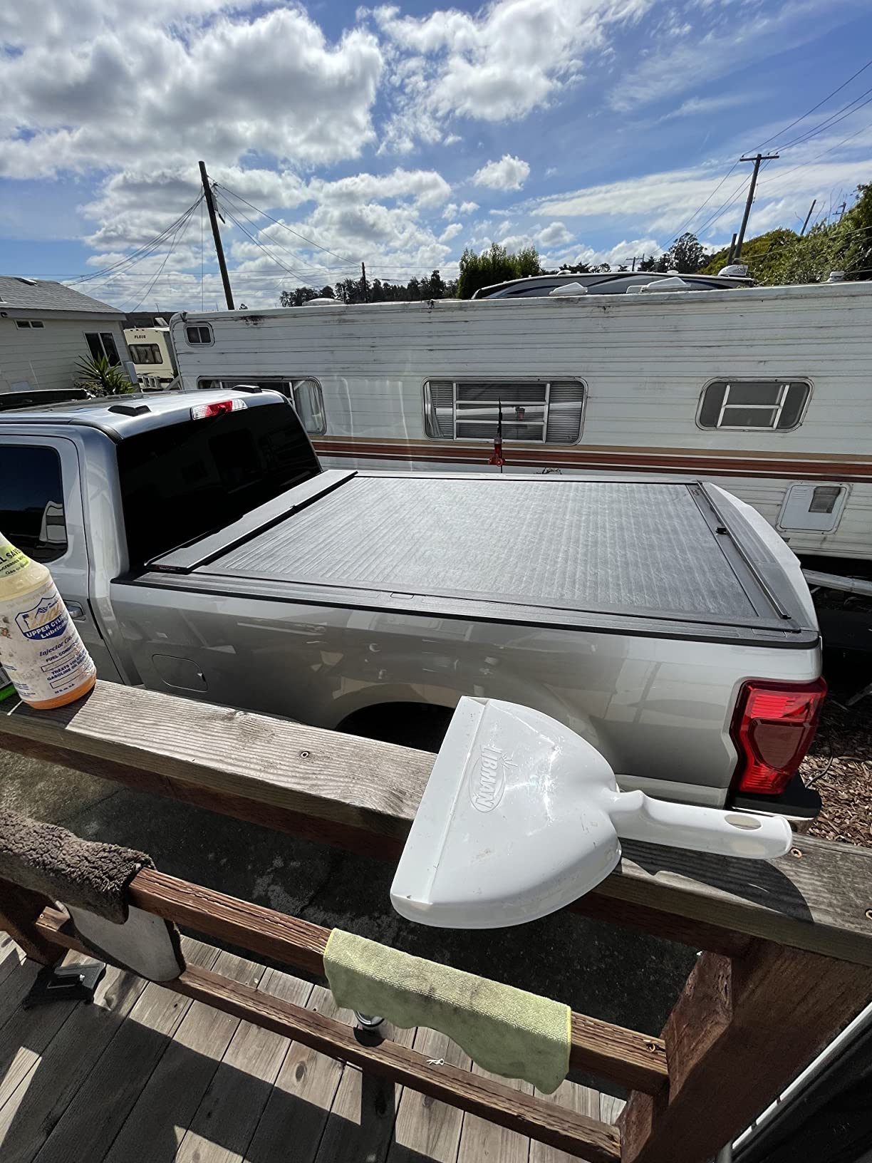 RealTruck Roll-N-Lock M-Series Retractable Truck Bed Tonneau Cover | LG223M | Fits 2019 - 2025 Chevy/GMC Silverado/Sierra, works w/ MultiPro/Flex tailgate (w/o Carbon Pro Bed) 5' 10