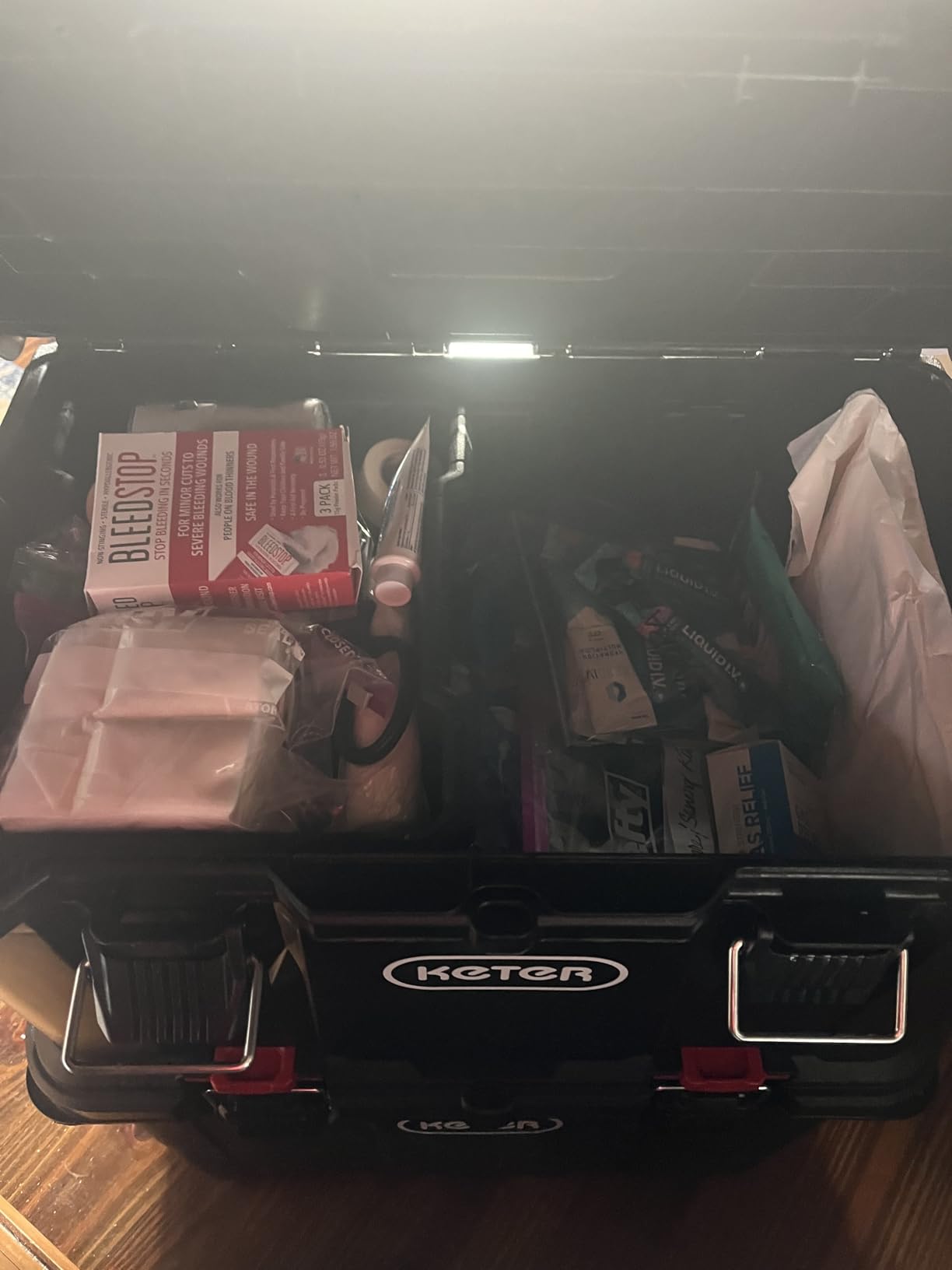 Keter Masterloader Resin Rolling Tool Box with Locking System and Removable Bins - Perfect Organization and Storage Chest for Power Drill, Tape Measure, and Screwdriver Set, Black customer photo 1