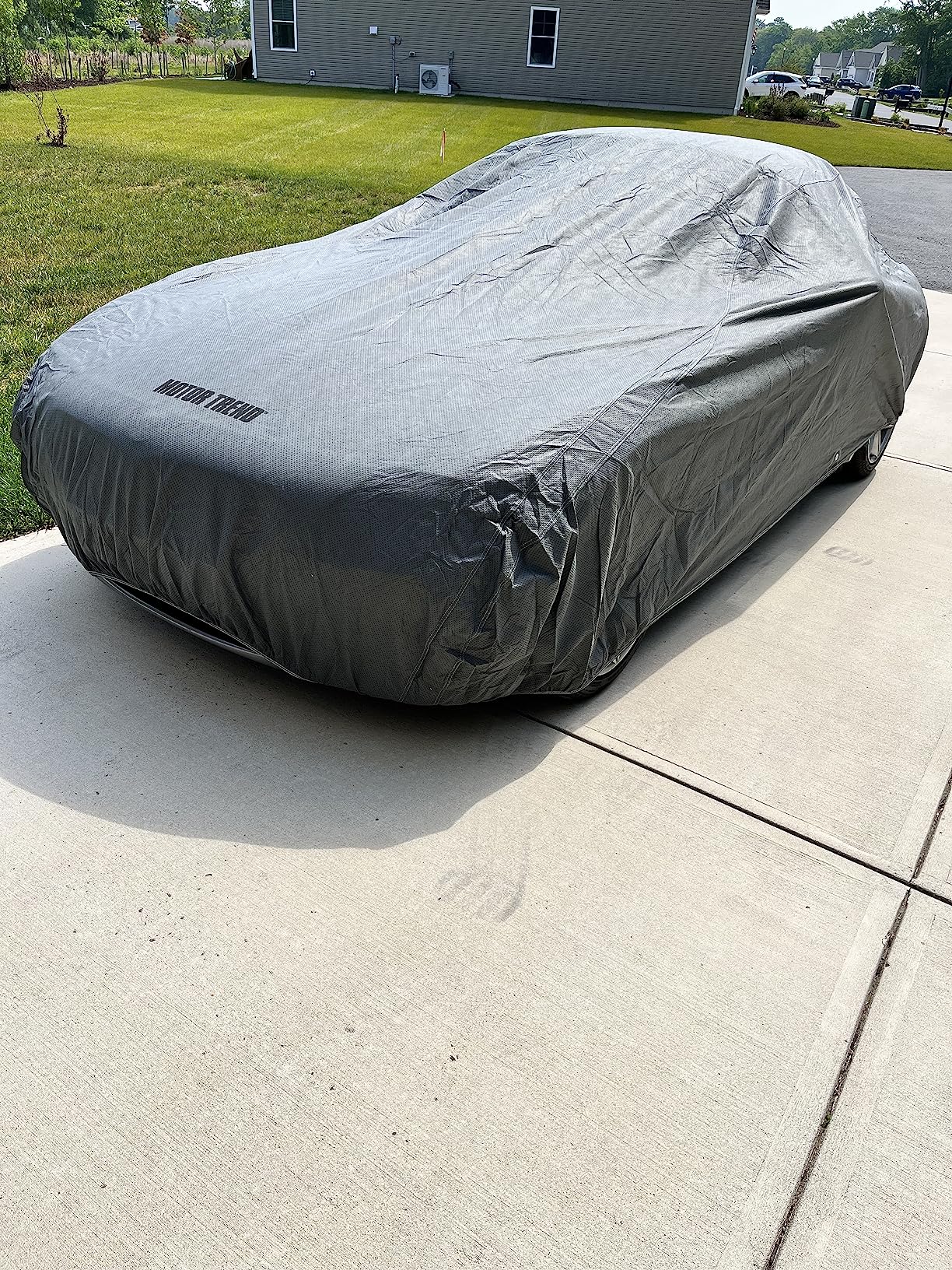 Motor Trend Breathable Lightweight Car Cover, Anti-Moisture Build-Up Water-Resistant Scratch-Resistant Travel-Friendly, Universal Fit for Cars SUVs Trucks Vans All-Weather Outdoor/Indoor, (L) 190