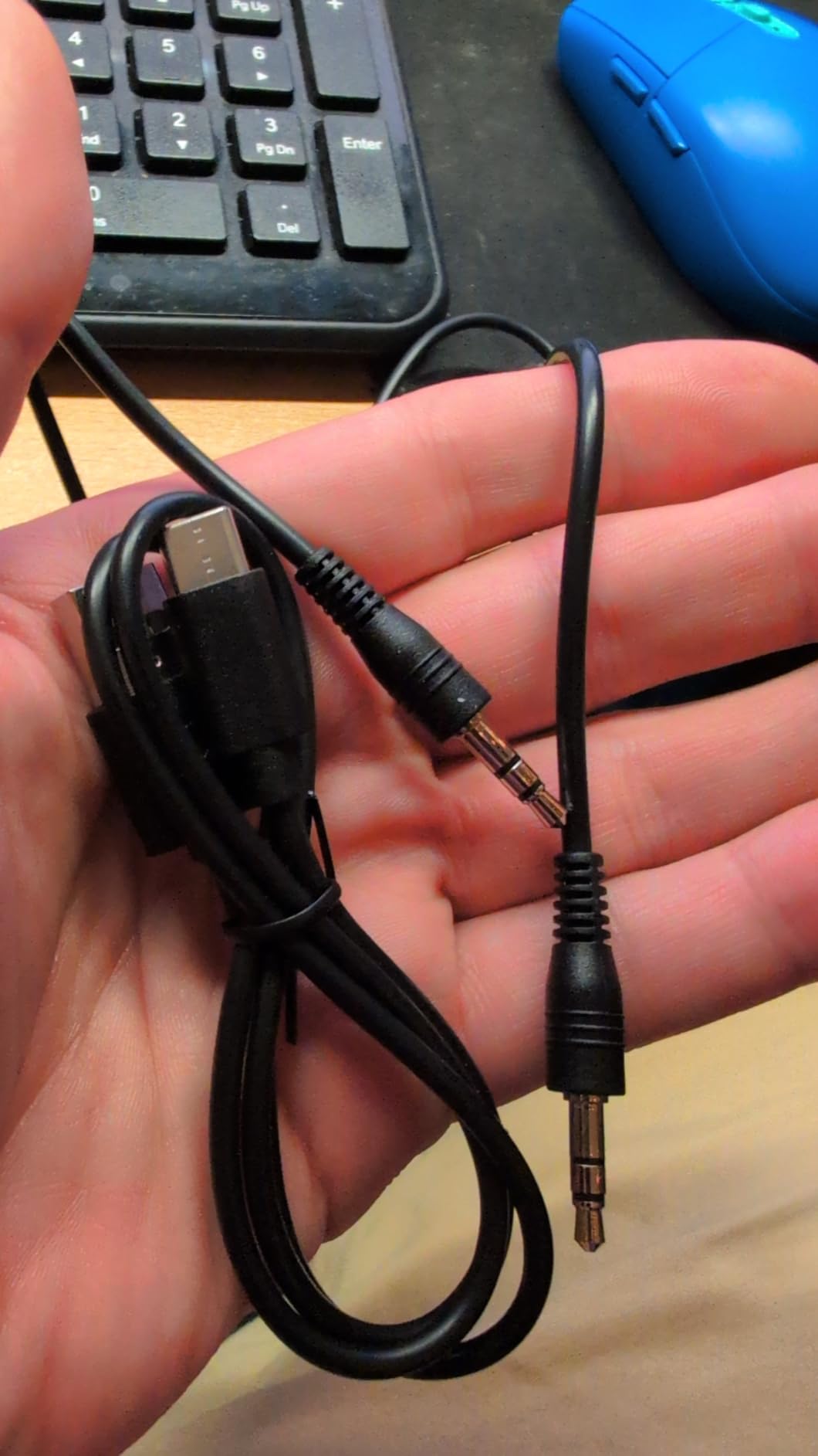 Anker Soundsync Bluetooth Receiver for Music Streaming with Bluetooth 5.0, Dual Device Connection, Handsfree Calls, 12-Hour Battery Life, for Car & Home Stereo customer photo 2