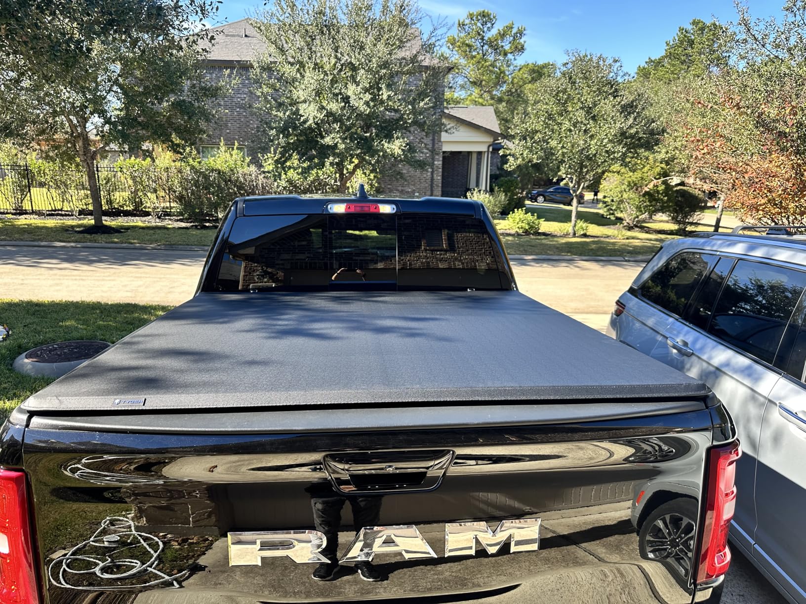 Tyger Auto T3 Soft Tri-fold Truck Bed Tonneau Cover Compatible with 2019-2026 Ram 1500 (Not Fit 19-24 Classic) | 5'7