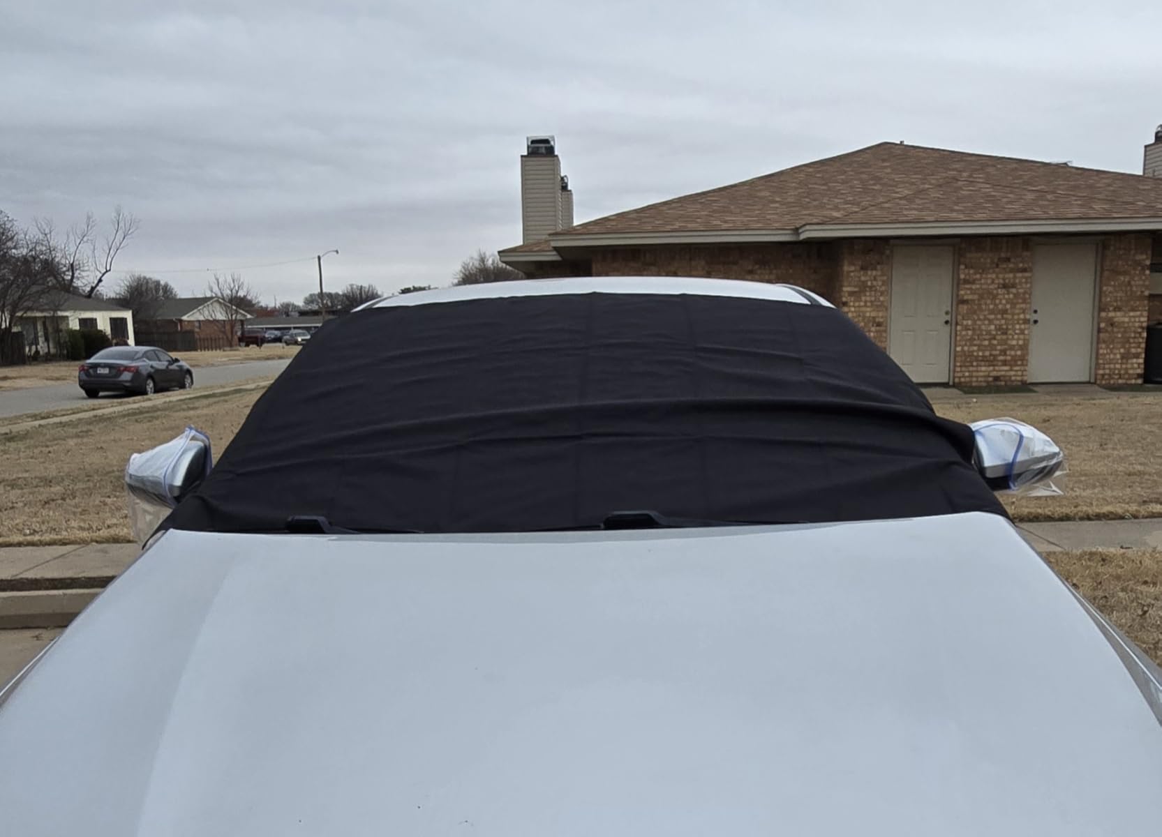 EcoNour Windshield Cover for Ice and Snow - Universal Fit for Car, SUV, Truck, Heavy Duty 600D Oxford Fabric Frost Protector for Ice & Sleet, Includes Anti-Theft Straps, Medium (69