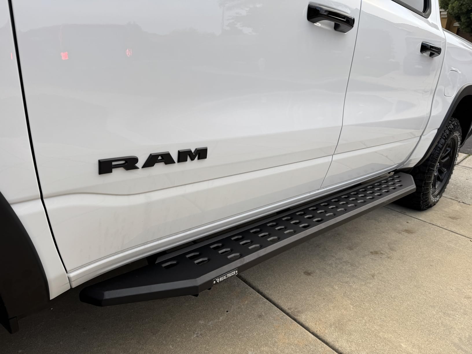 Go Rhino 69430687PC RB20 Running Boards with Mounting Brackets Kit for Ram 19-24 1500 (Crew Cab Pickup), Black customer photo 1