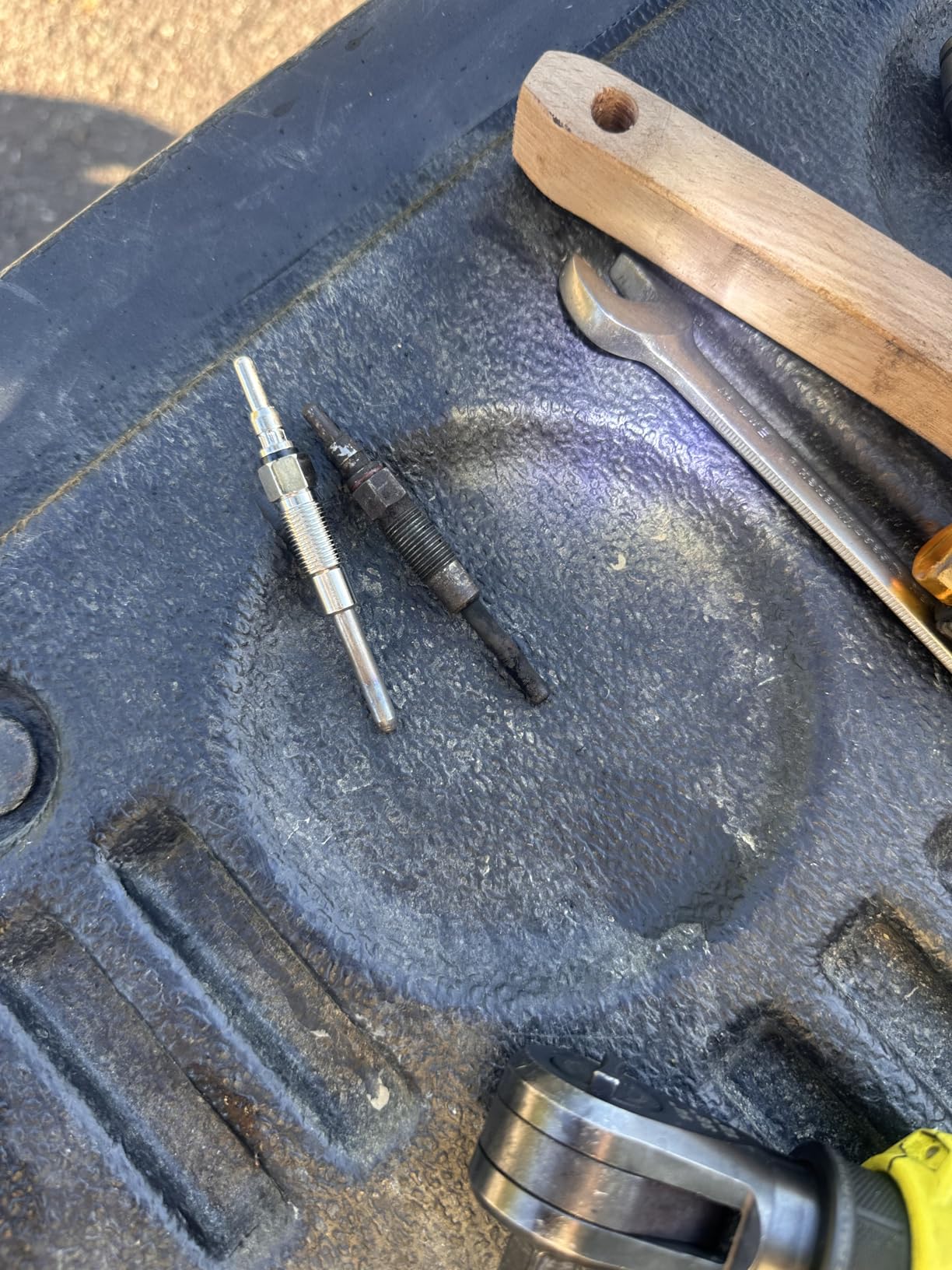 Diesel Glowplugs Glow Plugs Replacement for Ford 1988-1994 IDI (Indirect injection) 7.3 7.3L F350 F250 E250 E350 (Set of 8) F2TZ12A342A Replacement for Motorcraft ZD9 customer photo 2