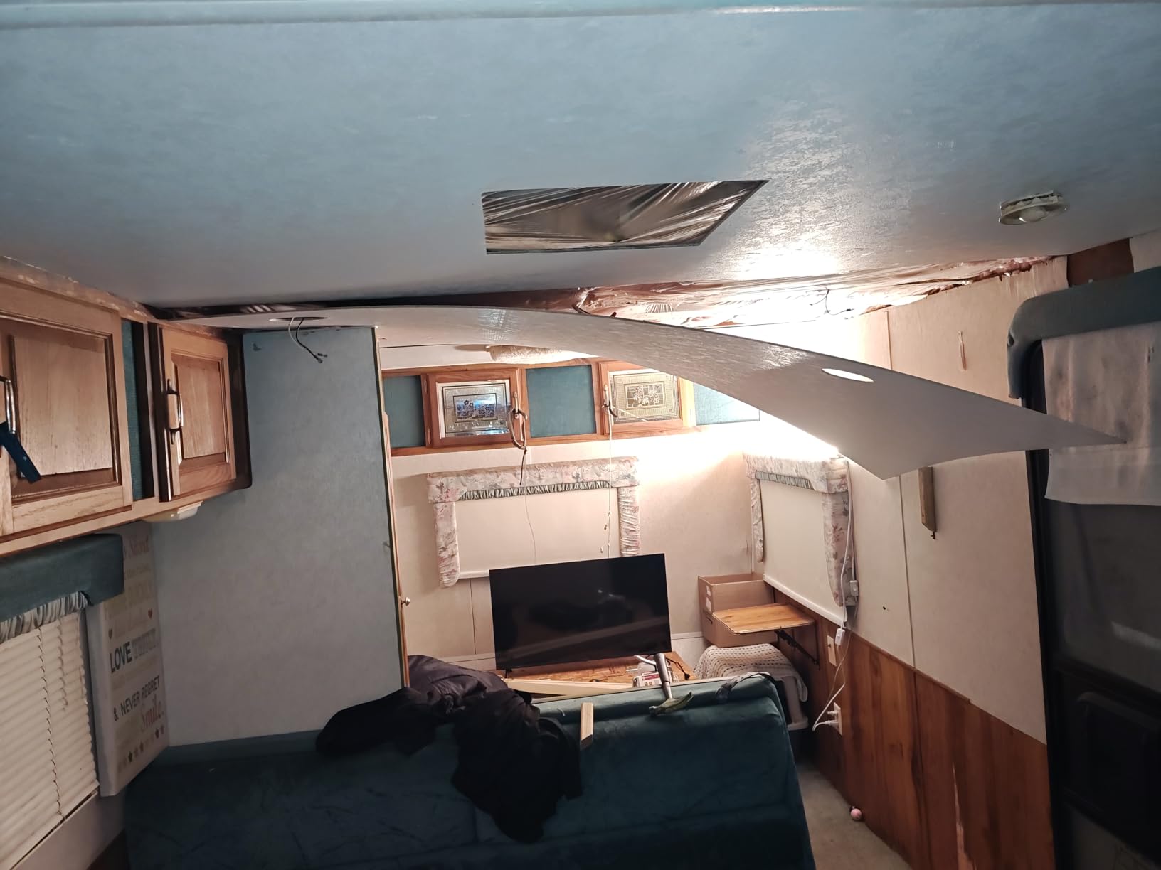 Metabo HPT Narrow Crown Stapler, Pro-Preferred Pneumatic Power Nailers, Finish Stapler for Furniture & Cabinetry, Lightweight Trim Tool, Ergonomic Design, 18 Gauge, 1/2