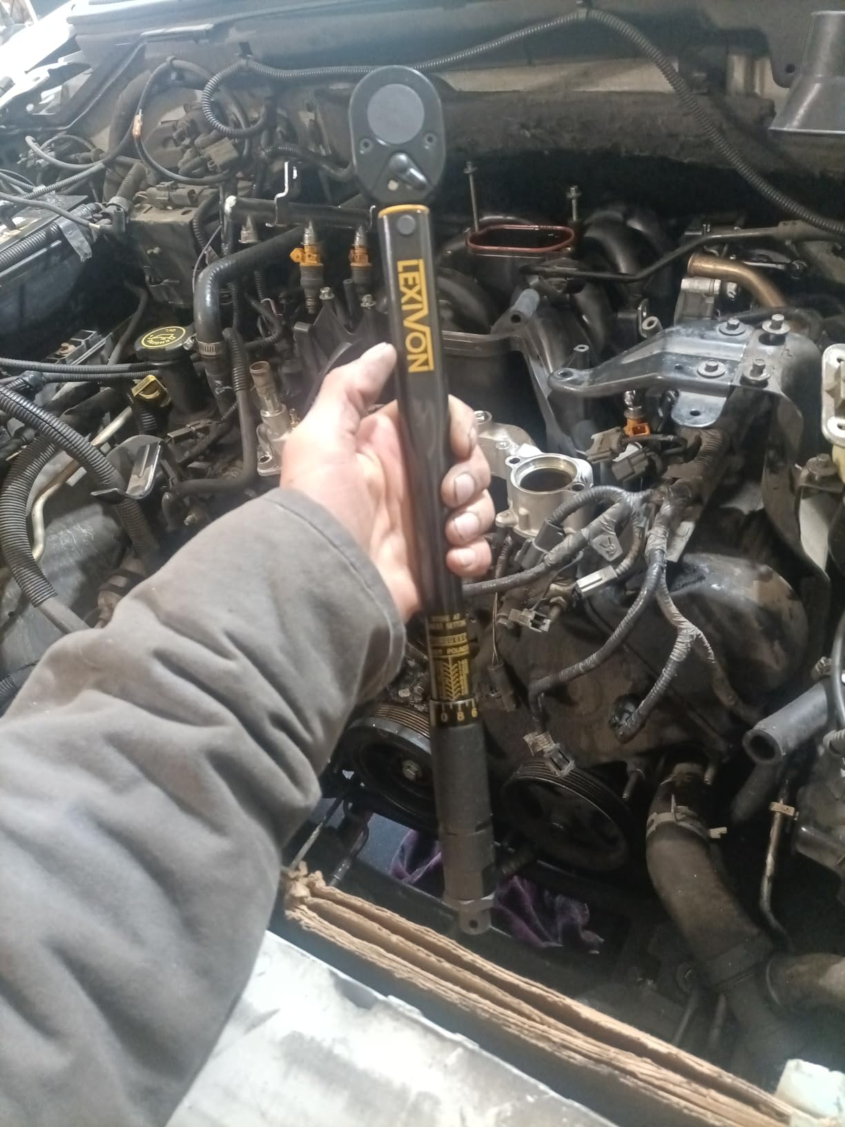 LEXIVON Torque Wrench 1/2-Inch Drive Click 10~150 Ft-Lb/13.6~203.5 Nm (LX-183) customer photo 2