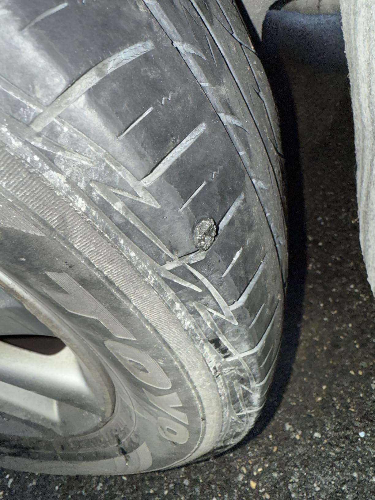 BETOOLL Tire Repair Kit, 24 Pcs Professional Heavy Duty Universal Emergency Flat Tire Repair Kit to Fix Punctures, for car Motorcycle, Truck, Golf Cart, ATV, Tractor, ARB, RV, SUV, Trailer etc. customer photo 2