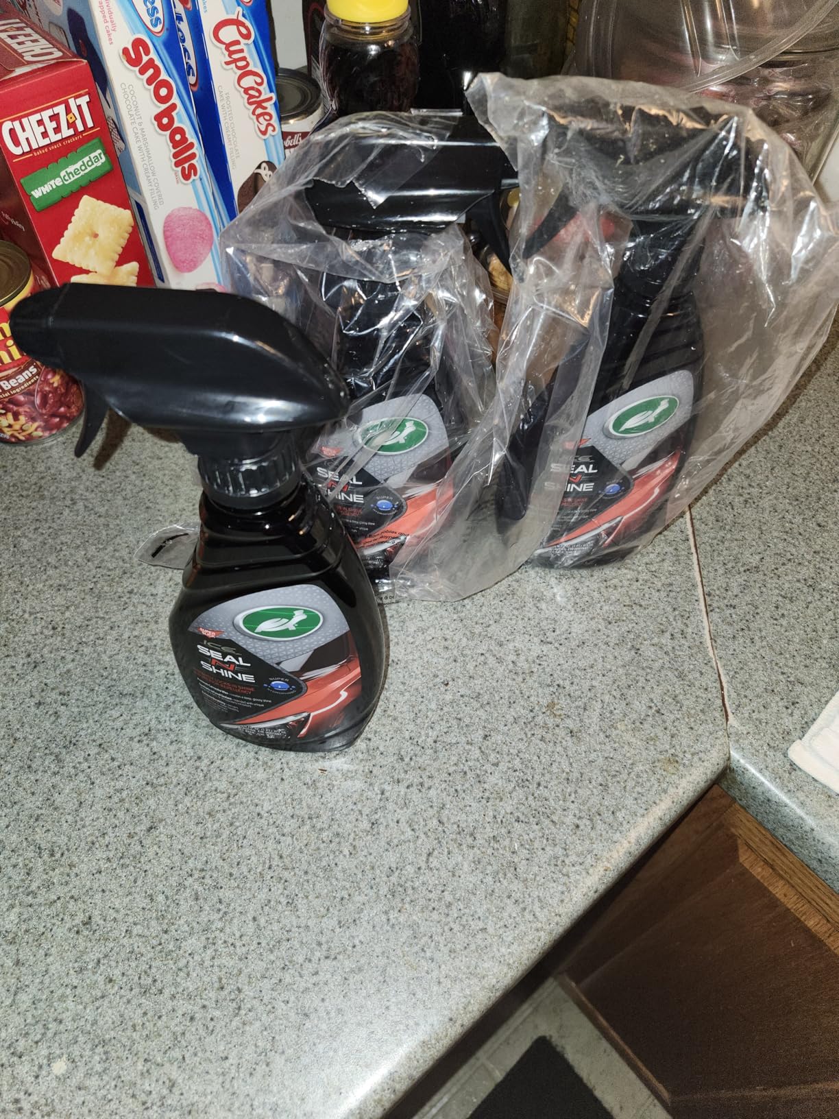 Turtle Wax ICE Seal N Shine, Car Wax Sealant, High Gloss Shine, Insane Water Beading and Durable Paint Protection, Carnauba Wax Infused, For Paint, Wheels, Glass, Plastics and More, 16oz customer photo 1