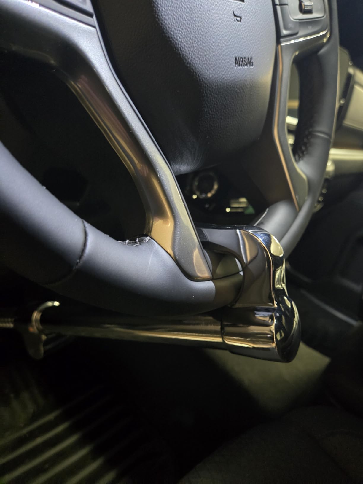 Tevlaphee Universal Steering Wheel Brake Lock Anti-Theft Retractable Double Hook Car Clutch Pedal Lock for Car Truck SUV Van Security with 3 Keys customer photo 1