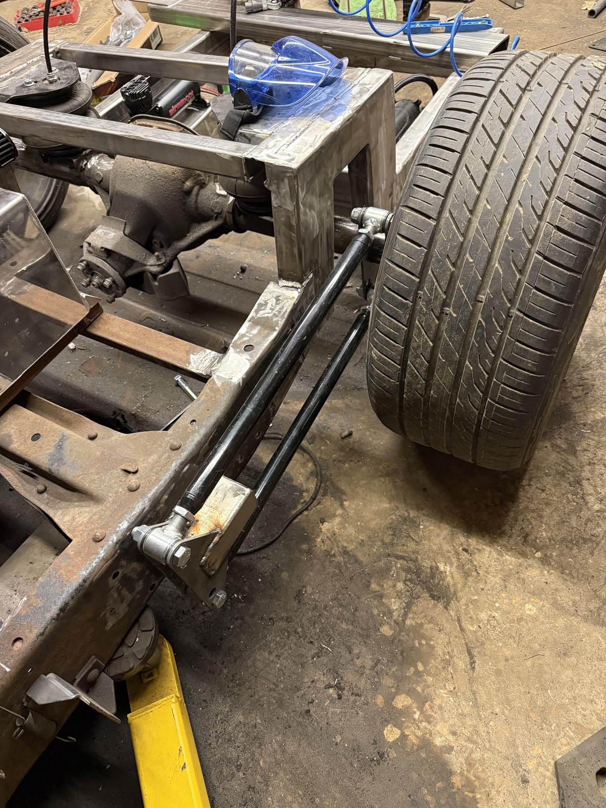 Parallel 4-Link Suspension Kit, Universal Weld-On 24