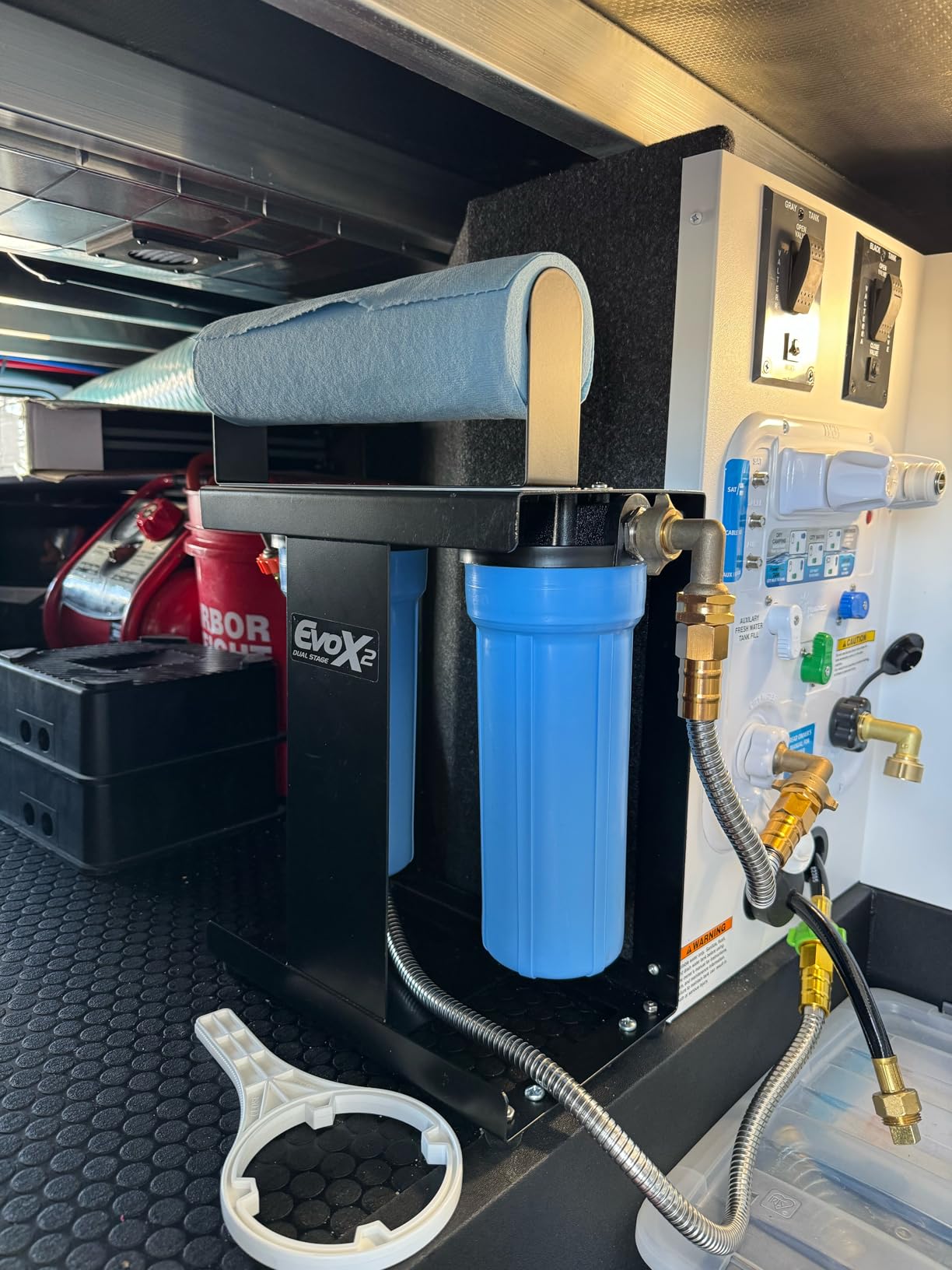 Camco EVO X2 Dual Stage Camper/RV Water Filter Kit - 2 Stage Filtration w/KDF & GAC - Filters Out Bad Taste, Odors, Lead, Bacteria & More - Replaceable Filters - (40639) customer photo 2