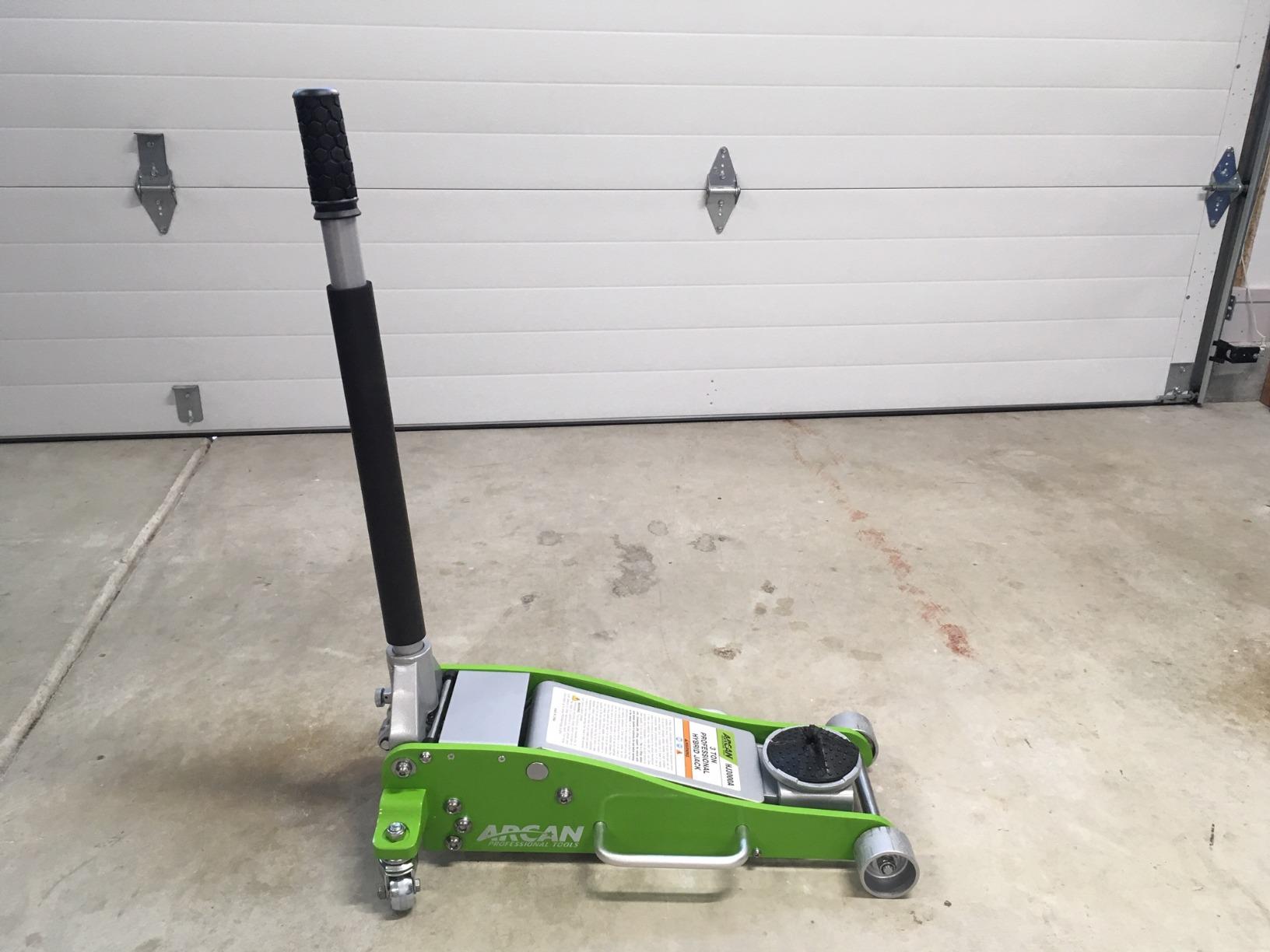 ARCAN 3-Ton Hybrid Aluminum and Steel Low Profile Floor Jack, Model A20004 customer photo 2