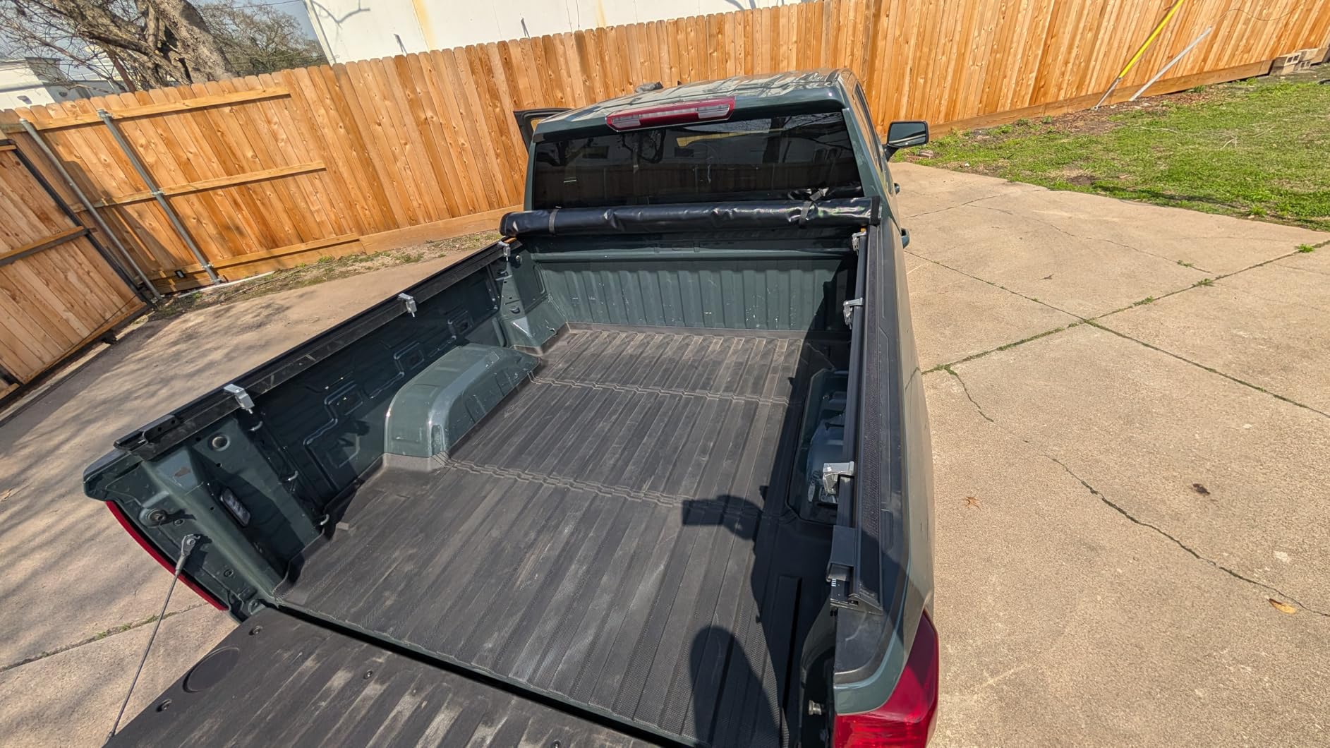 Tyger Auto T1 Soft Roll-up Truck Bed Tonneau Cover Compatible with 2019-2026 Chevy Silverado GMC Sierra 1500 | 5'10