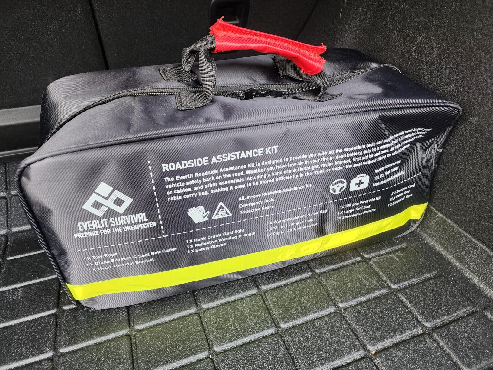 Everlit Survival Car Emergency Kit, Roadside Safety Tool Kit with Gloves, Digital Auto Air Compressor Tire Inflator, First Aid Kit, 12 Feet Jumper Cable, Tow Strap, Flashlight for Women, Men, Teenagers customer photo 1