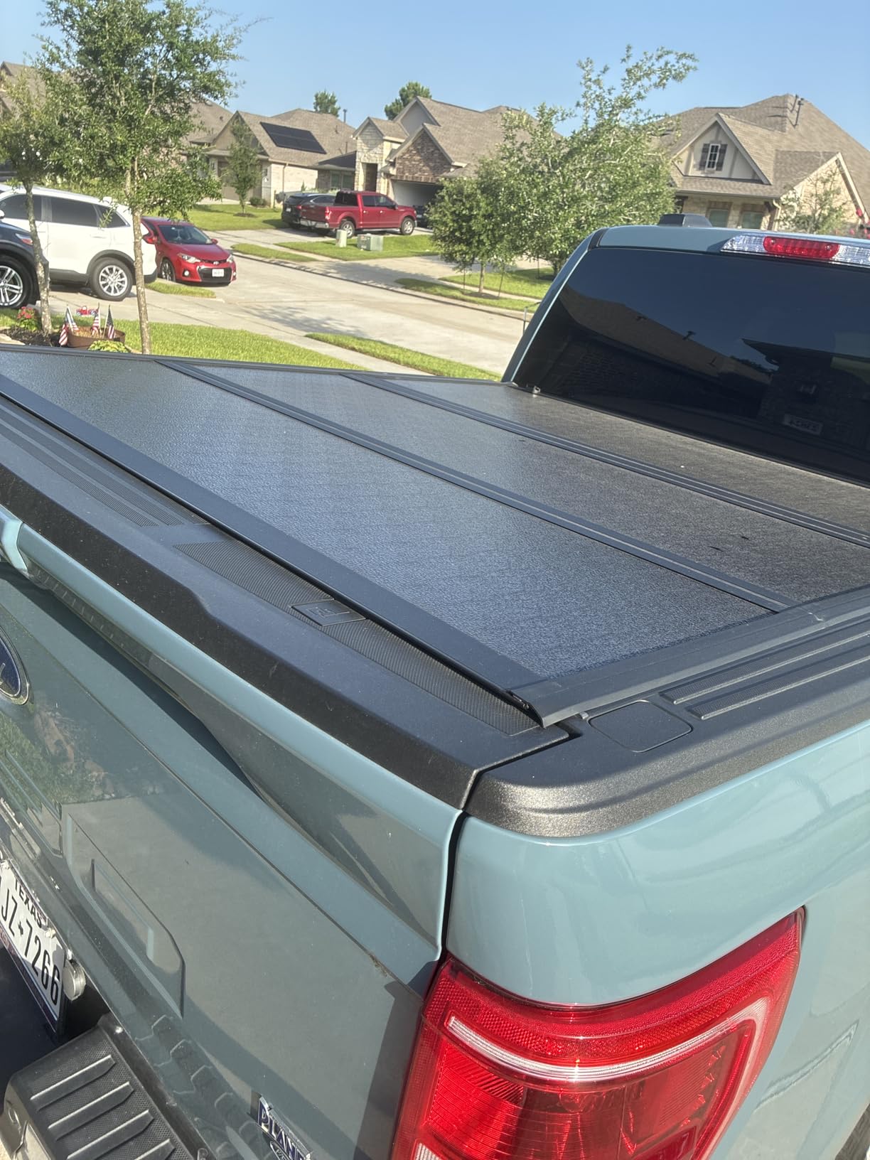 Gator EFX Hard Tri-Fold Truck Bed Tonneau Cover - Heavy-Duty Truck Bed Protection - Durable Aluminum Panels - Hard Folding Tonneau Cover - 2019-2025 Dodge Ram 1500 - 5'7