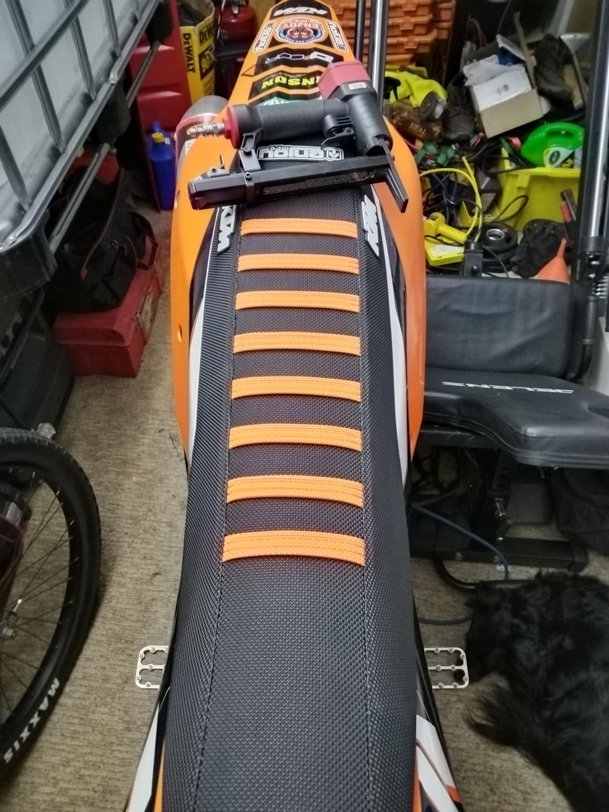 3PLUS H7116LSP-KT 22 Gauge 3/8-Inch Crown Pneumatic Upholstery Stapler with Long Nose, Air Stapler Kit, with 6000 Staples, 1/4-Inch to 5/8-Inch customer photo 2