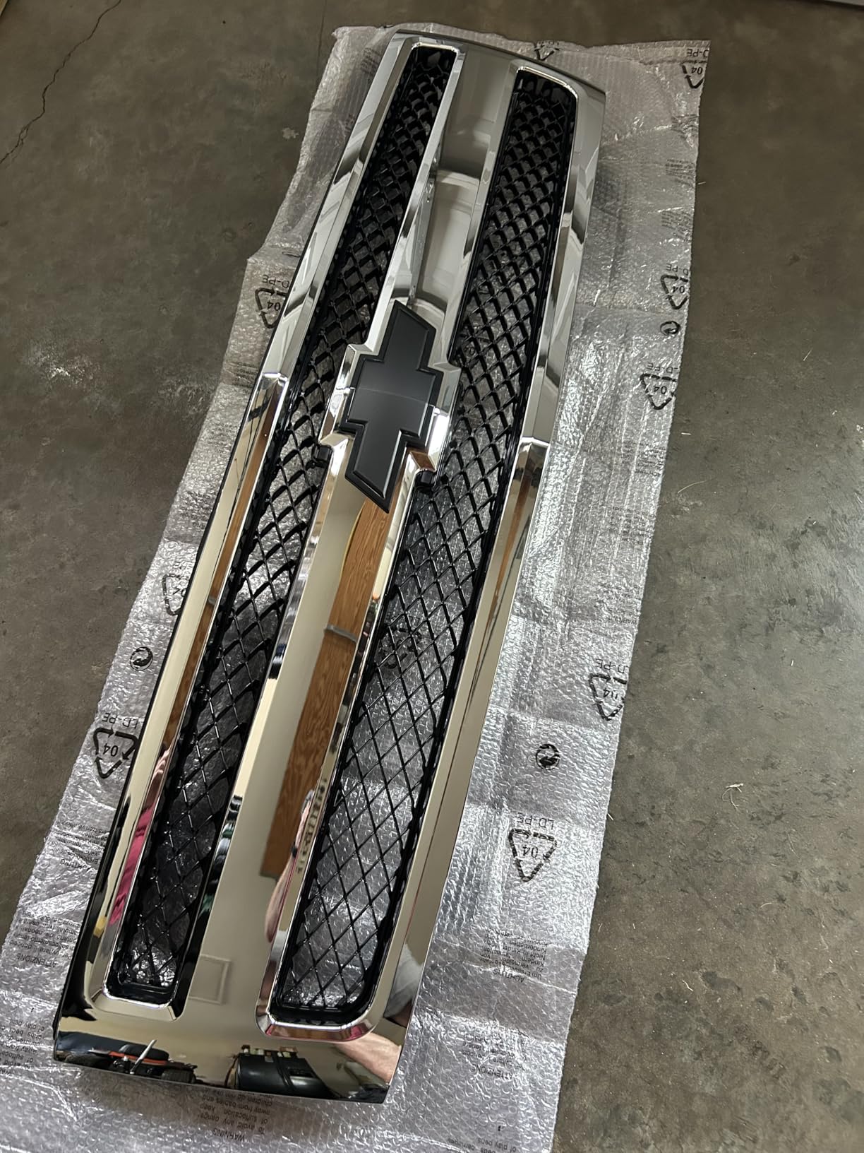 Perfit Liner Front Chrome Black Grille Grill with Emblem Provision Compatible With 2007-2013 Chevrolet Silverado 1500 Pickup Truck Fits GM1200572 25810707 customer photo 2